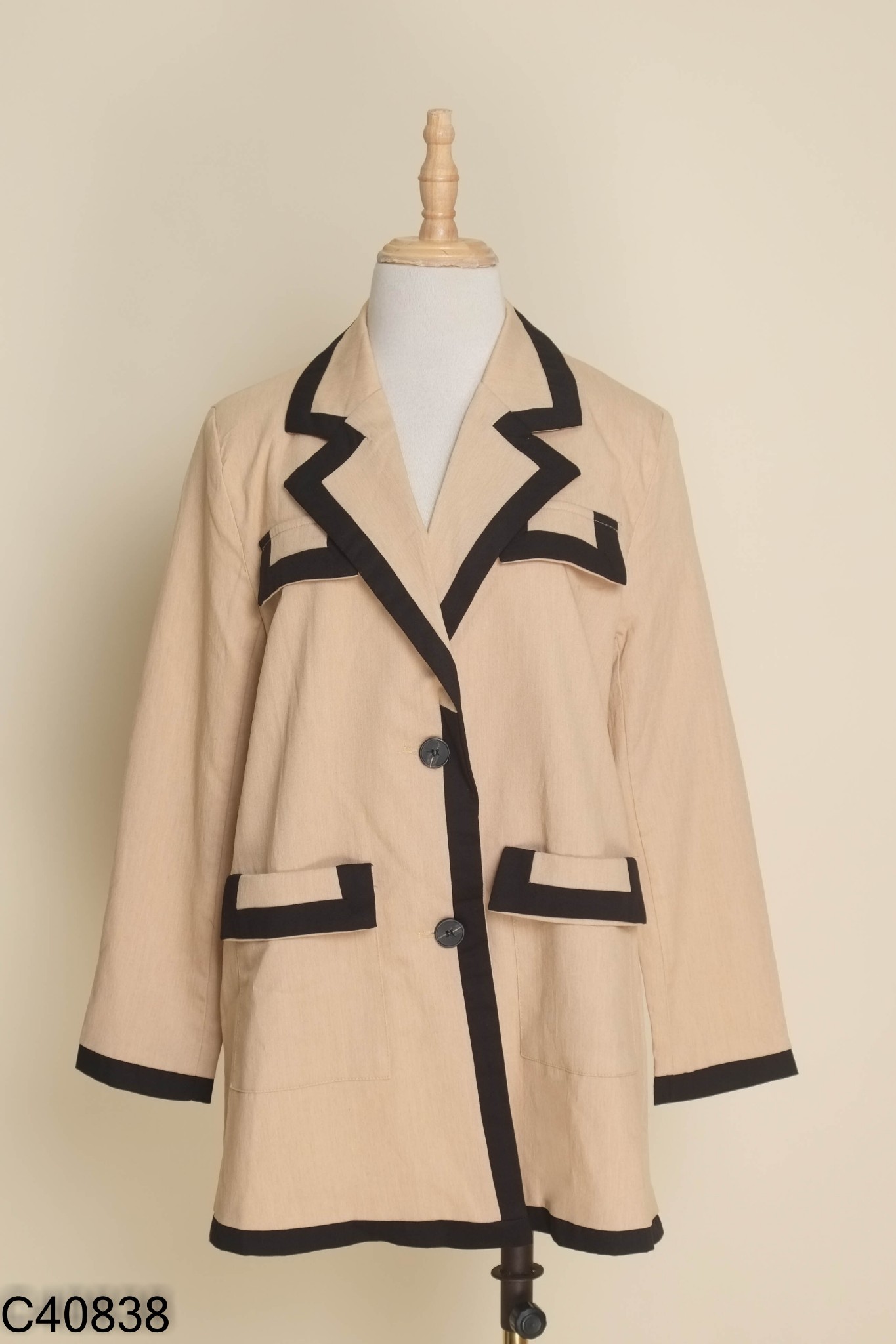 Blazer nâu be viền đen
