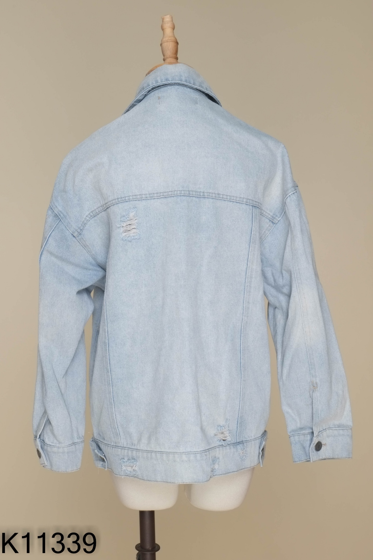 Áo khoác jeans xanh rách
