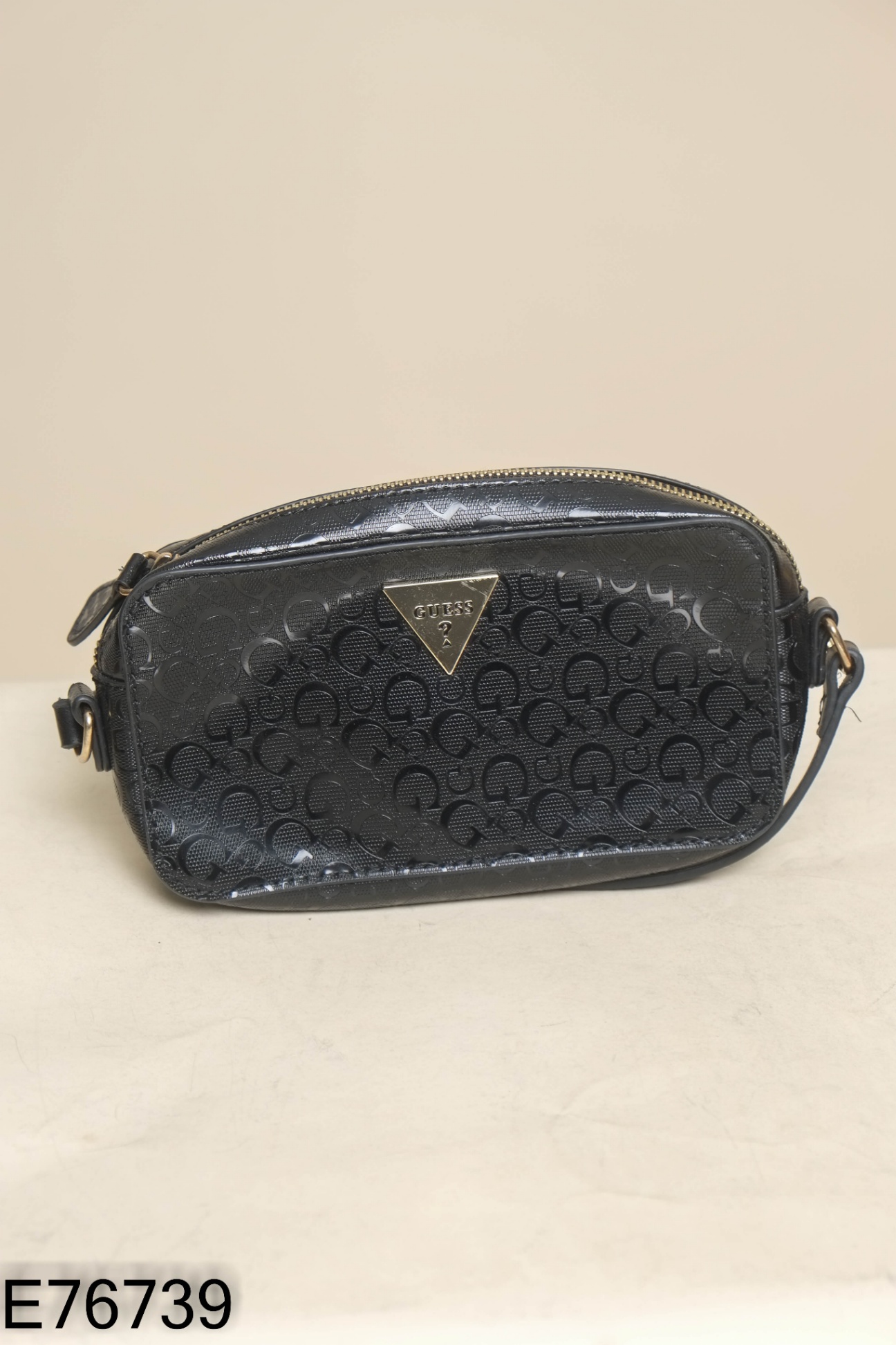 Túi xách đen hoạ tiết