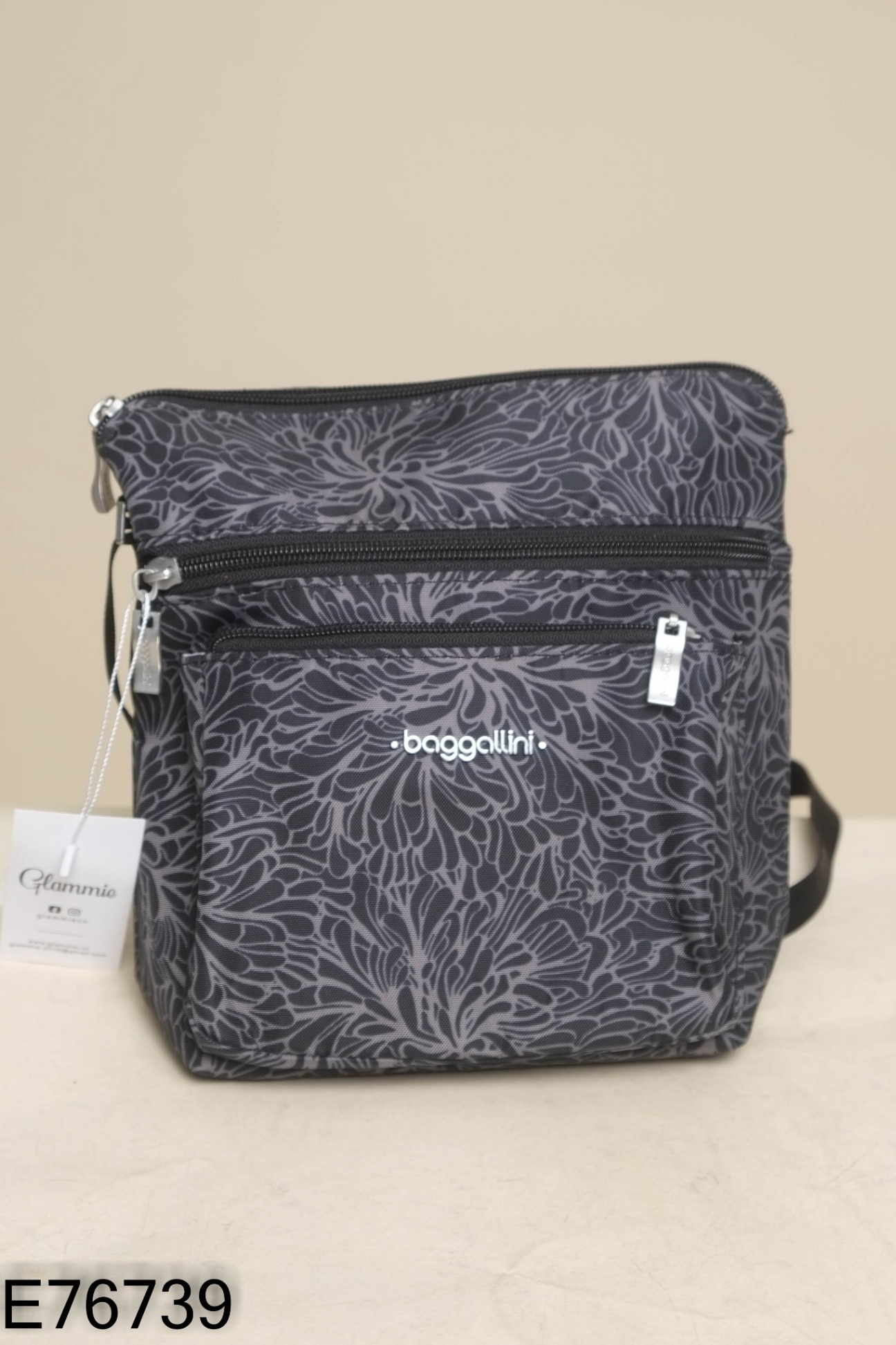 Túi xách đen hoạ tiết xám