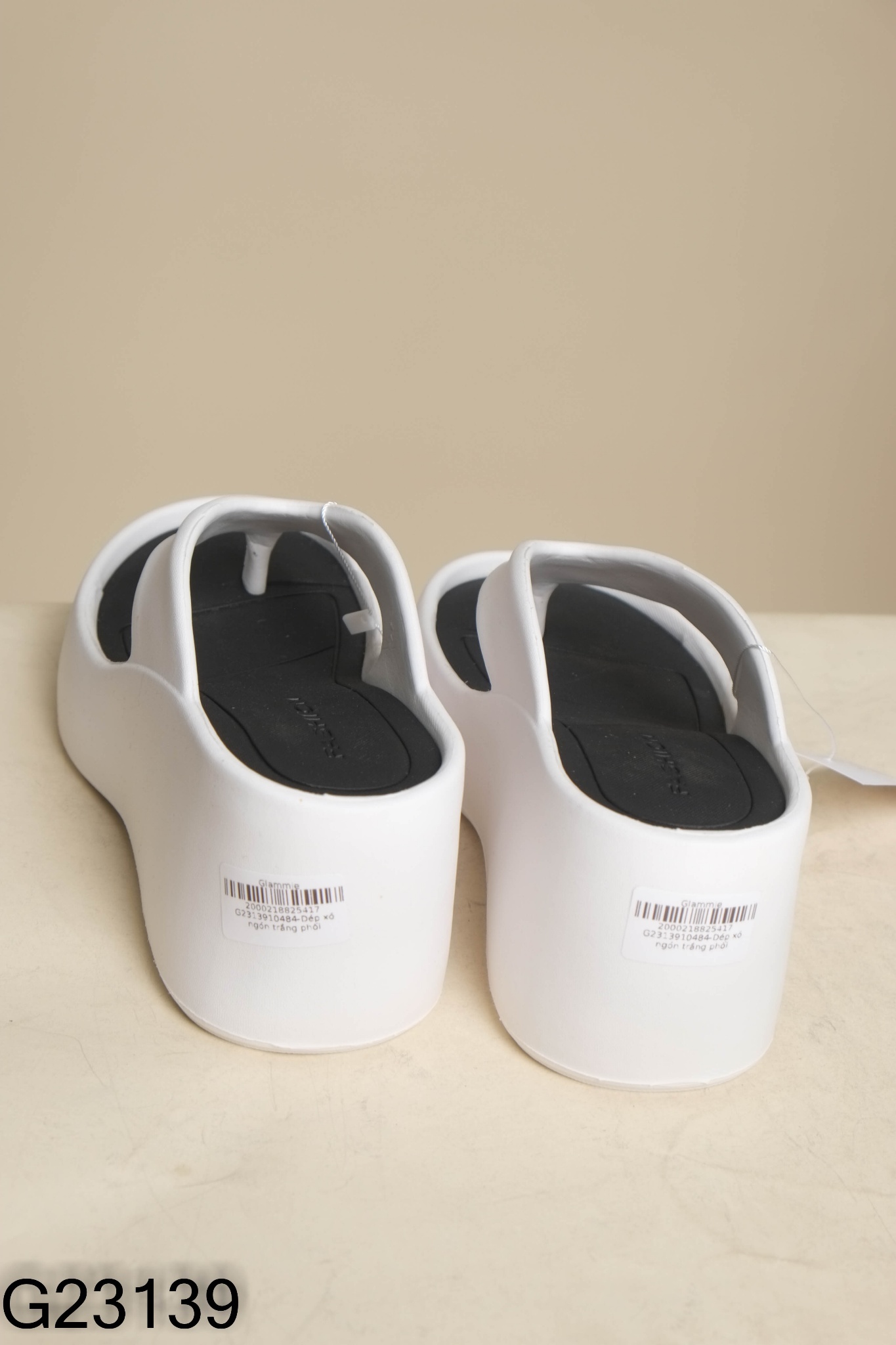 Dép xỏ ngón trắng phối đen