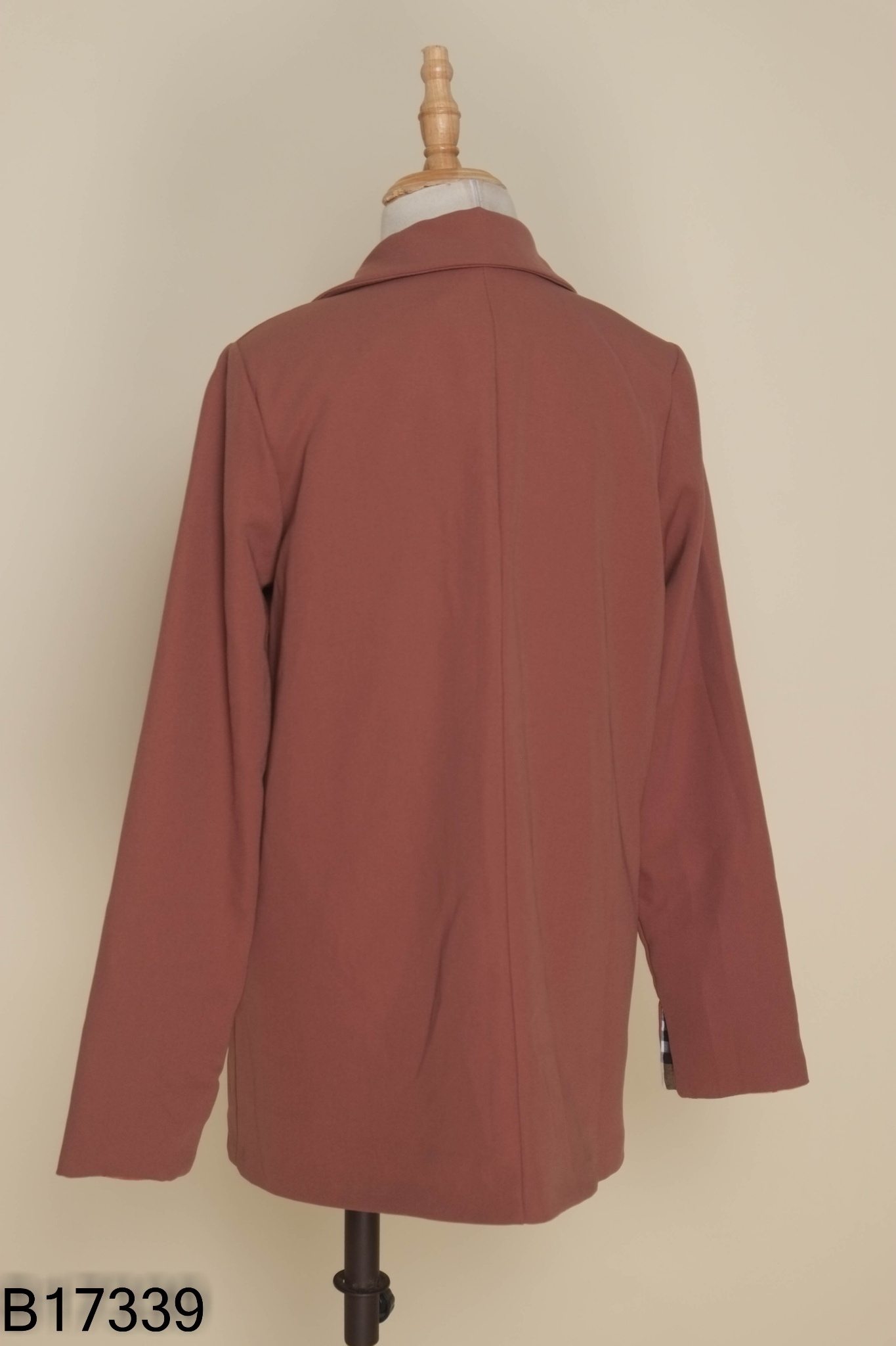 Áo blazer nâu phối cúc vàng