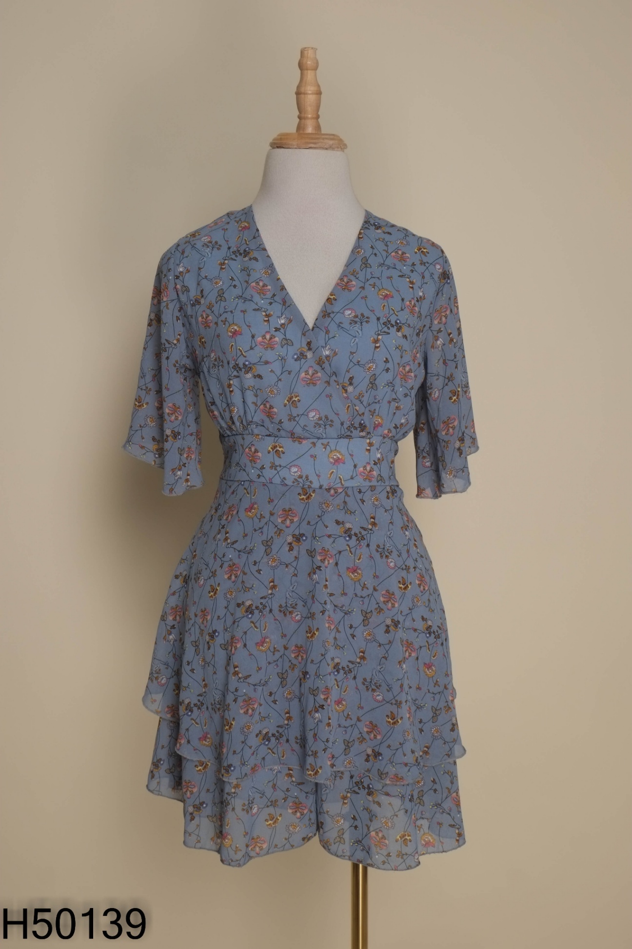 Váy xanh hoa cổ V