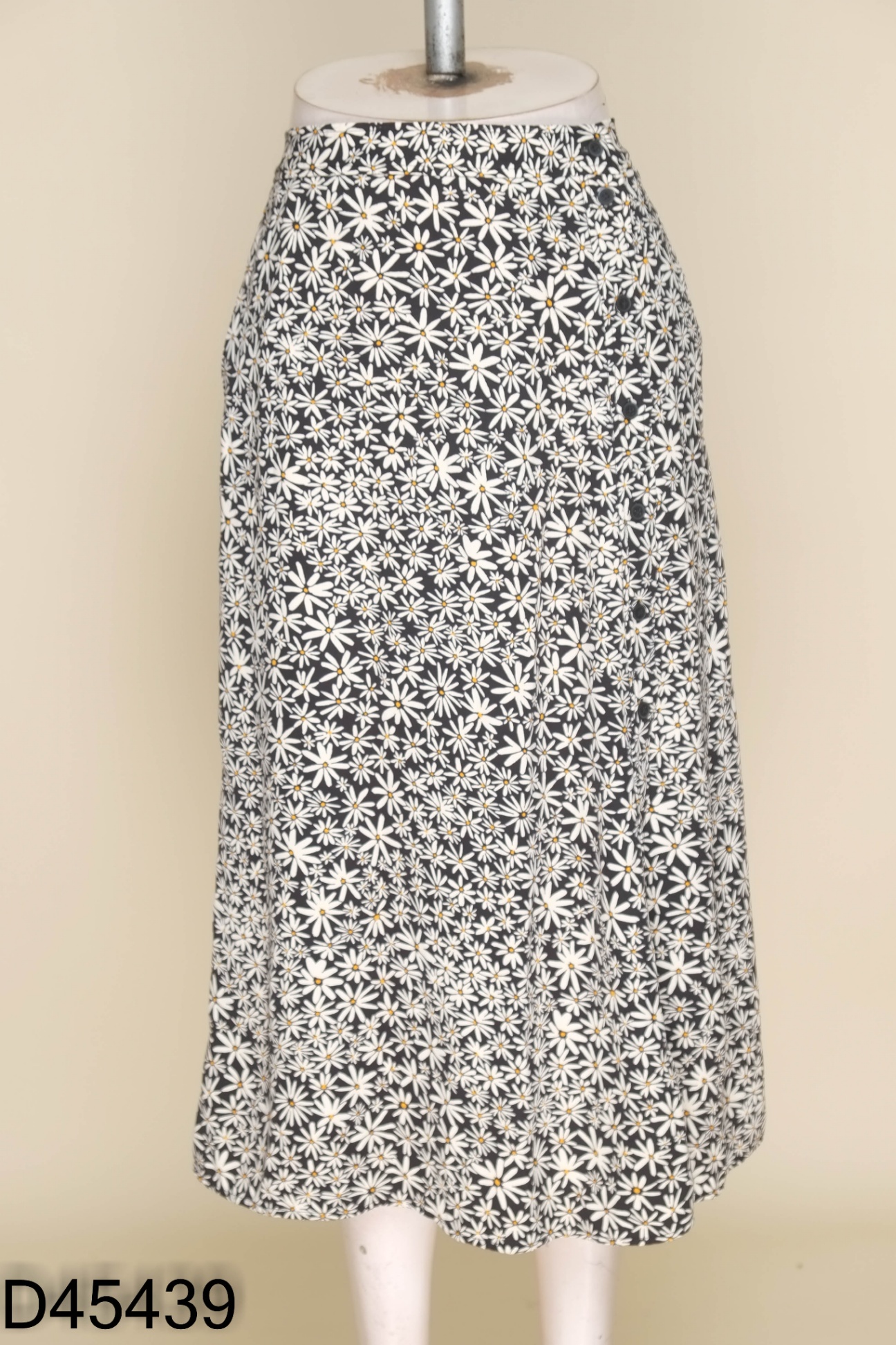 Chân váy UNIQLO đen hoa be