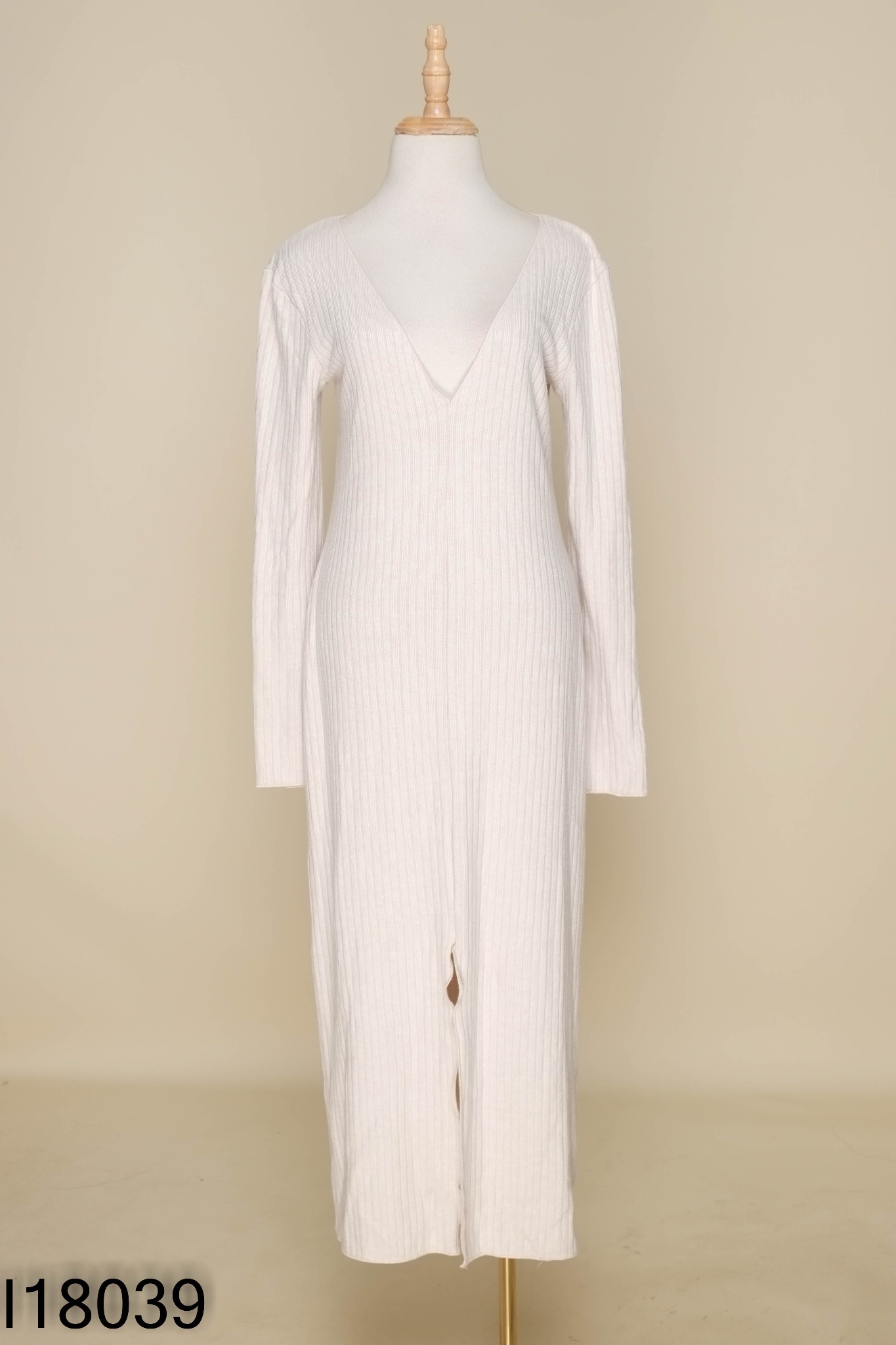 Váy len ZARA cổ V