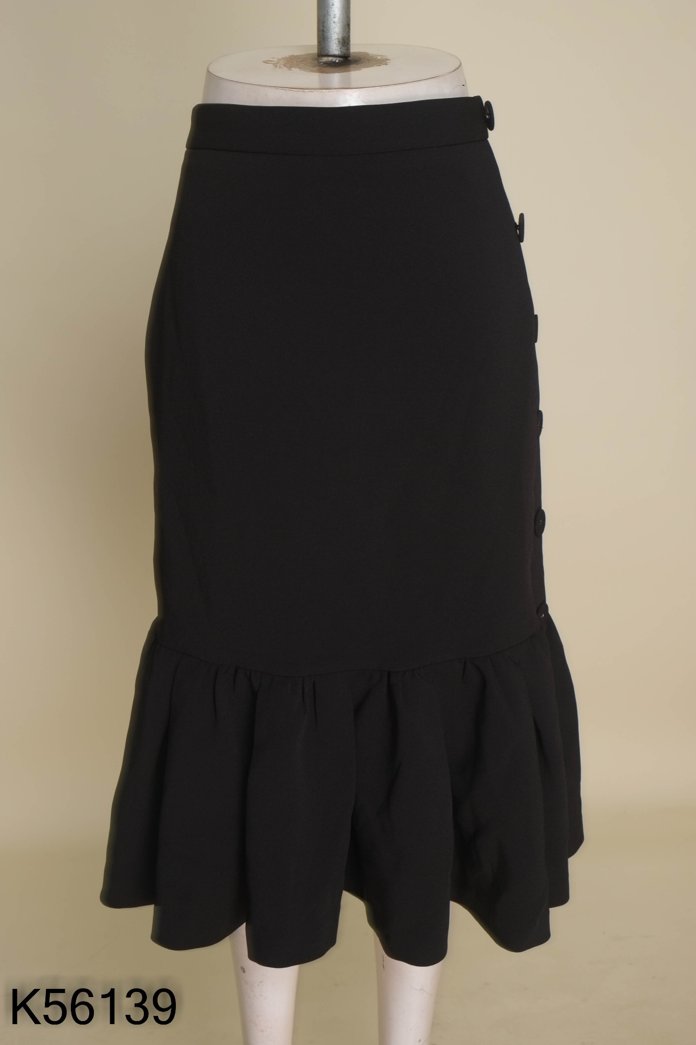 Chân váy PANTIO đen phối khuy