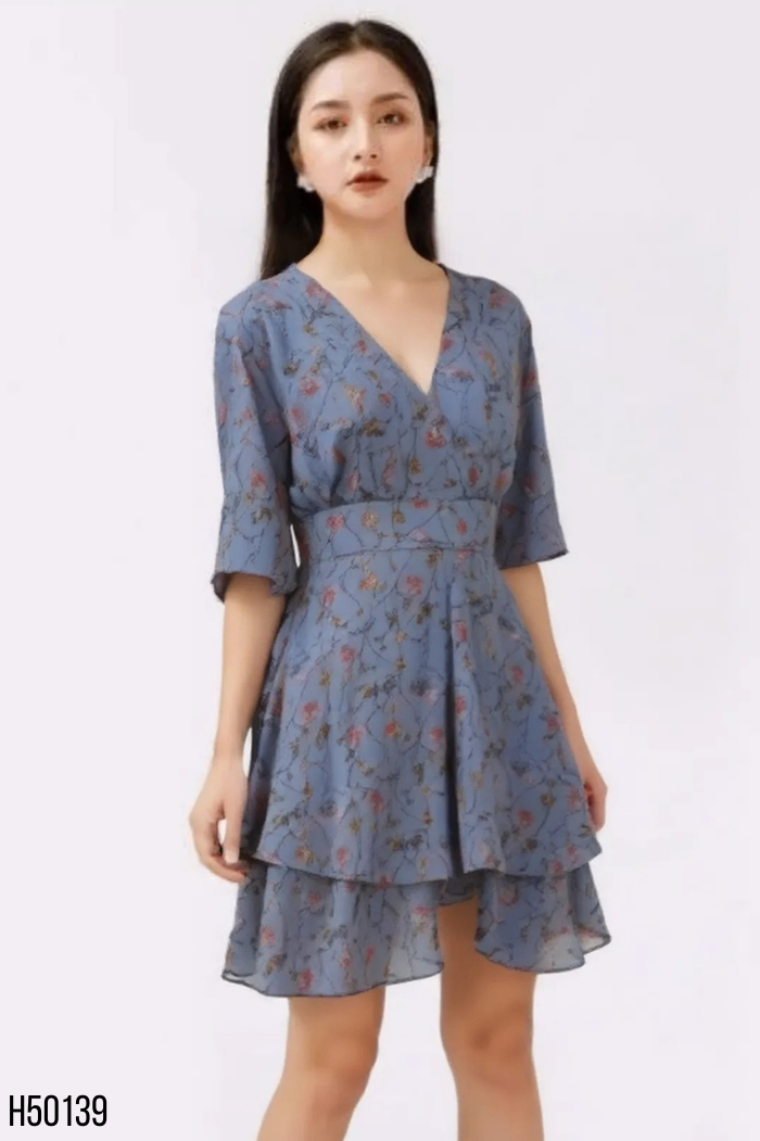 Váy xanh hoa cổ V