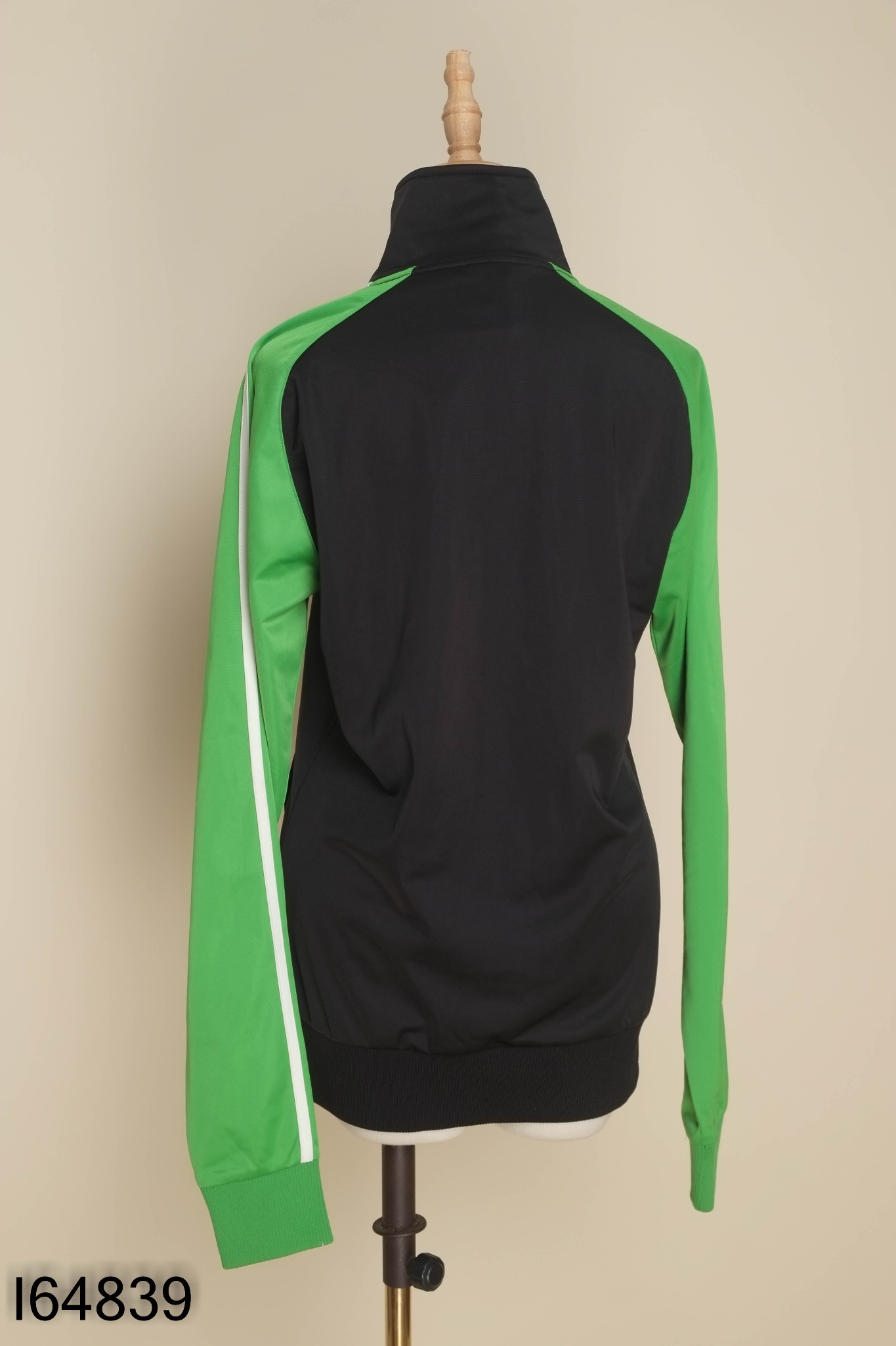 Áo khoác LINING đen phối tay xanh