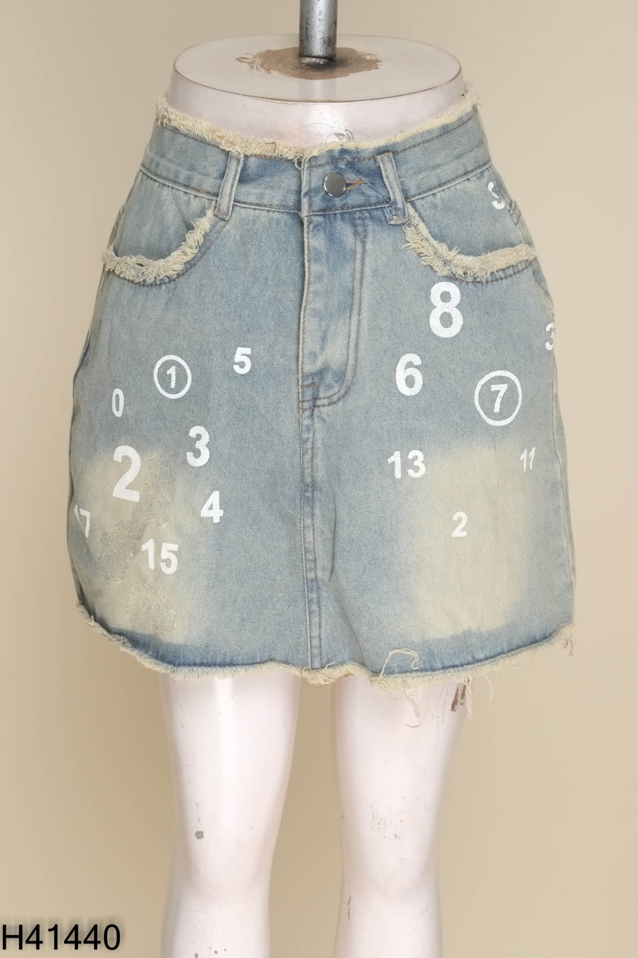 Chân váy jeans xanh in số