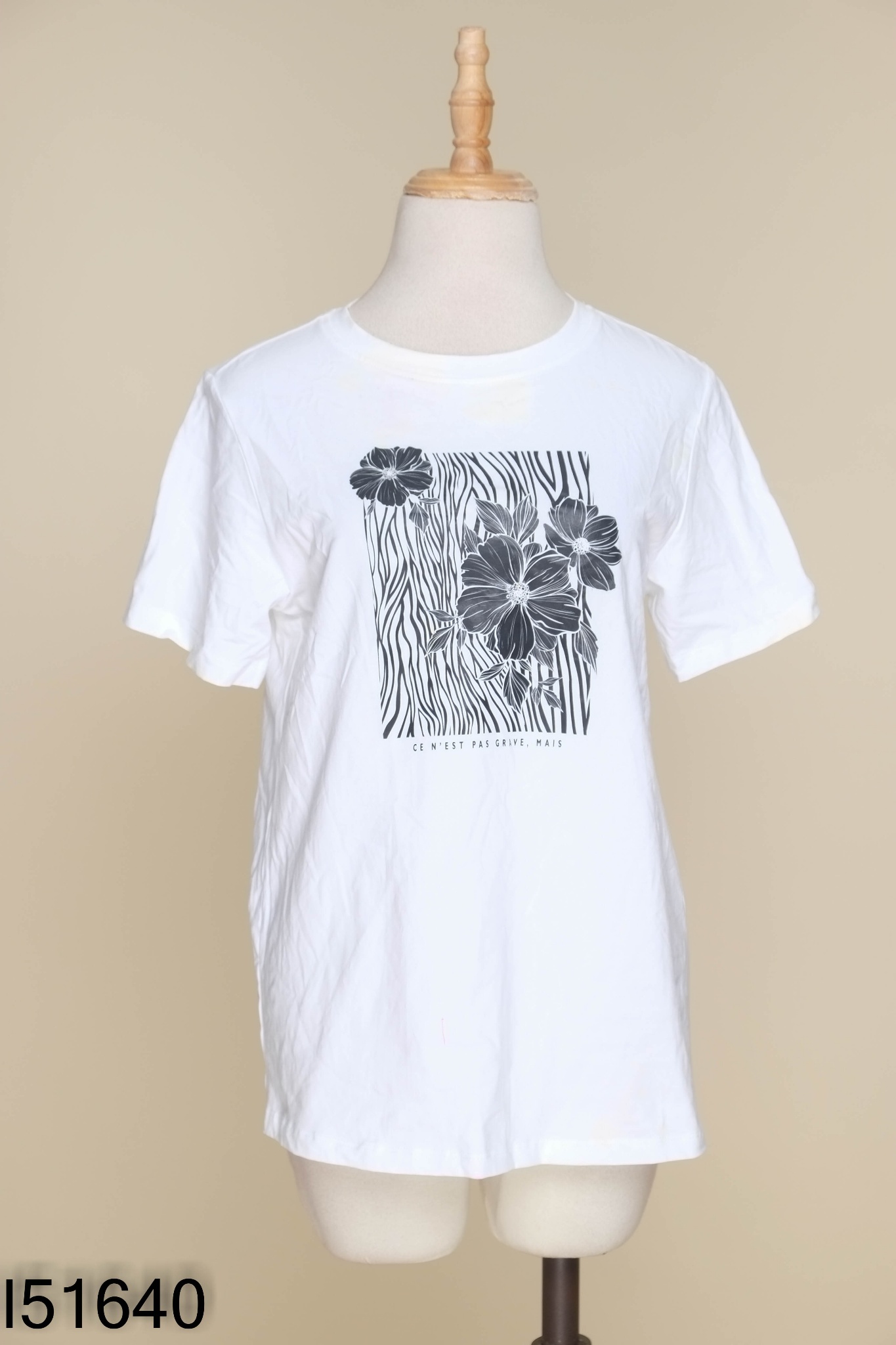 Áo thun LEIKA trắng hình đen