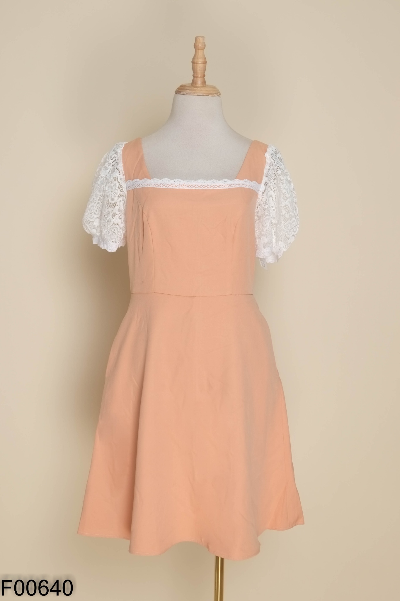 NEWTAG Váy hồng GUMAC phối tay ren trắng