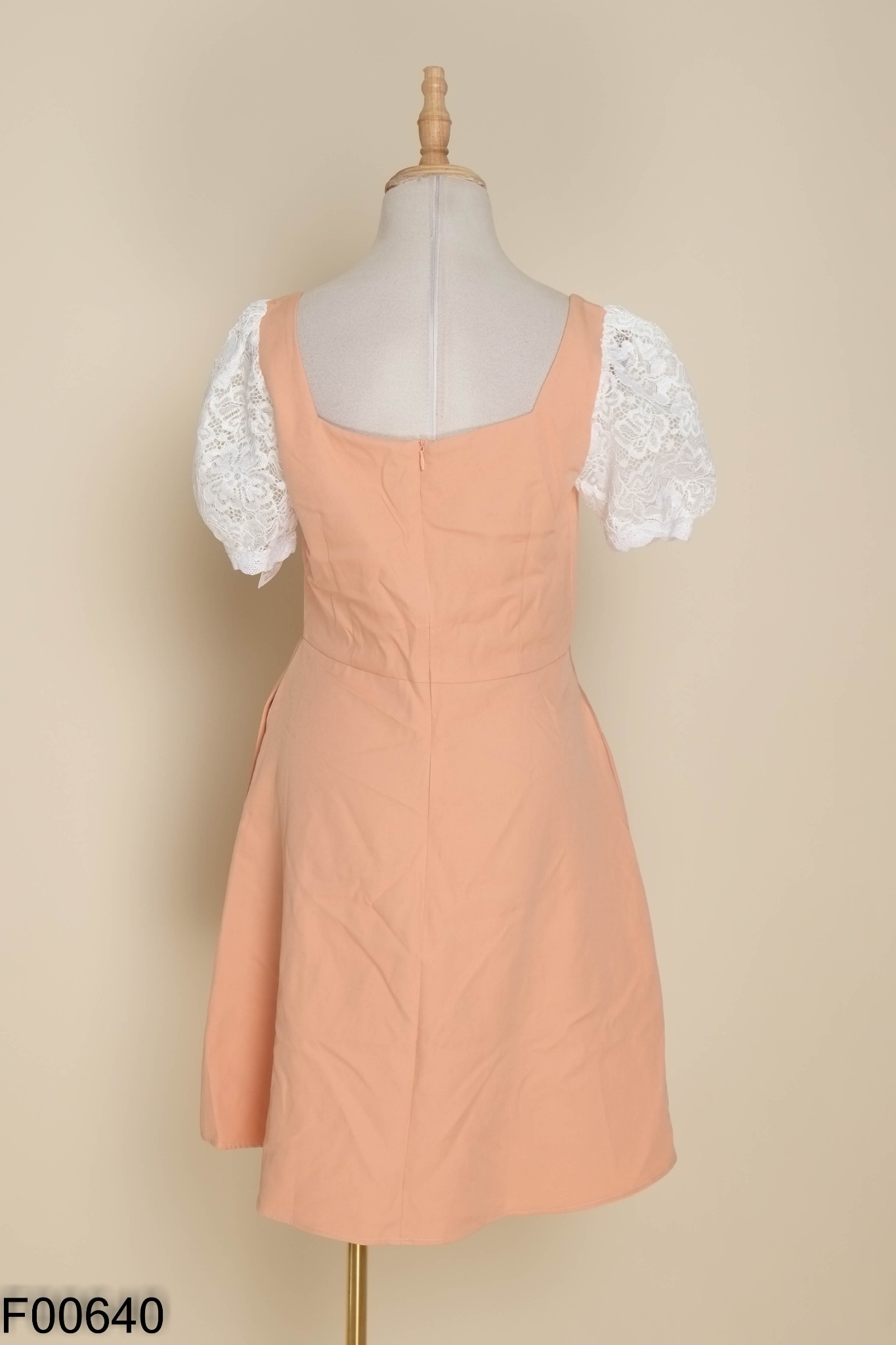 NEWTAG Váy hồng GUMAC phối tay ren trắng