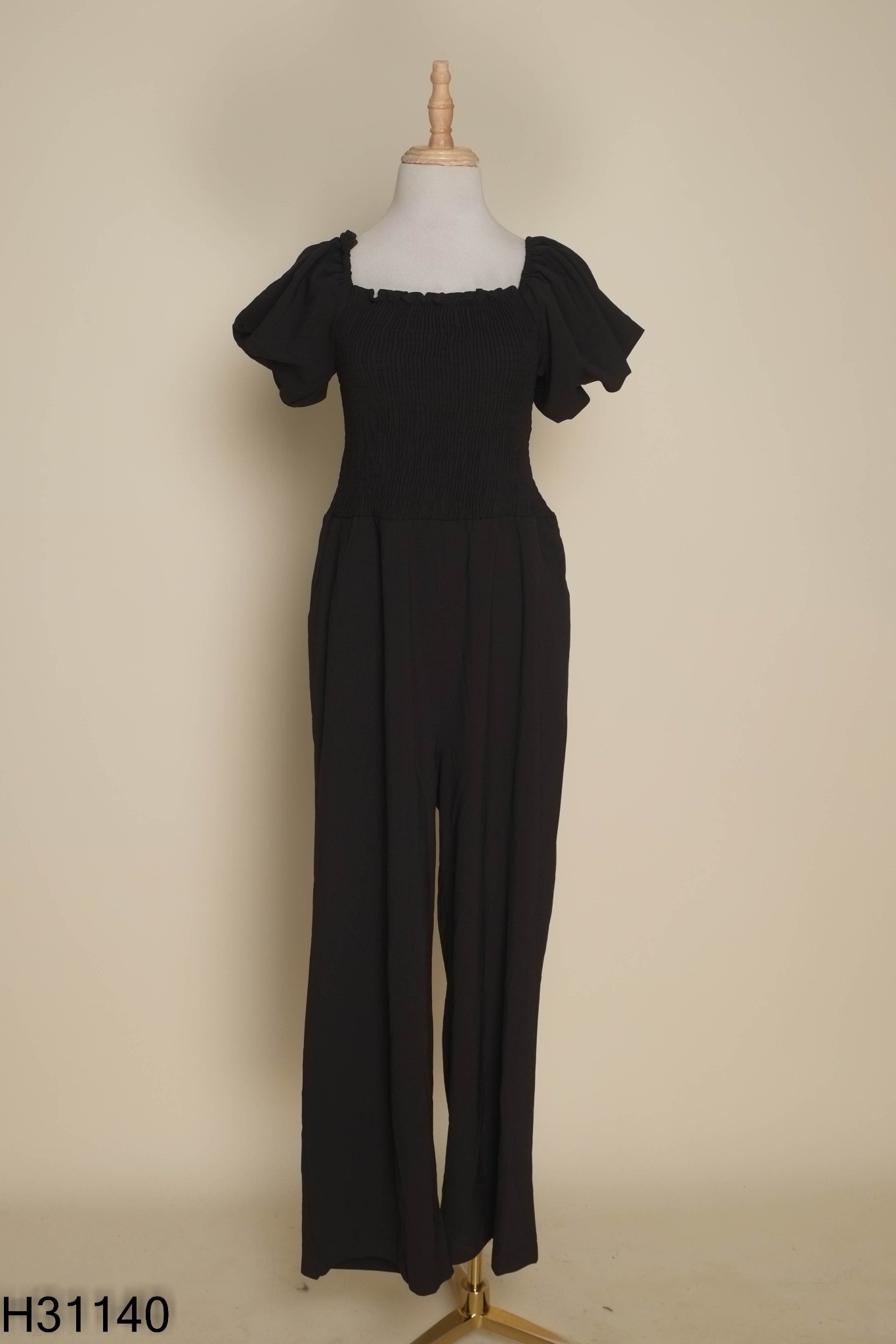 Jumpsuits đen chun tay phồng