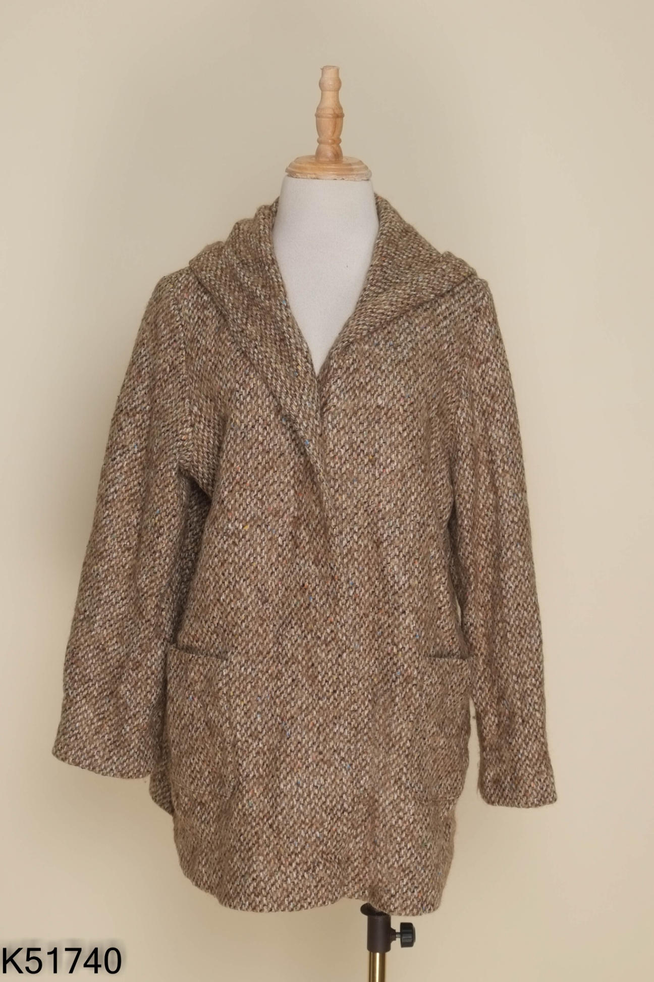 Áo khoác nâu dáng dài