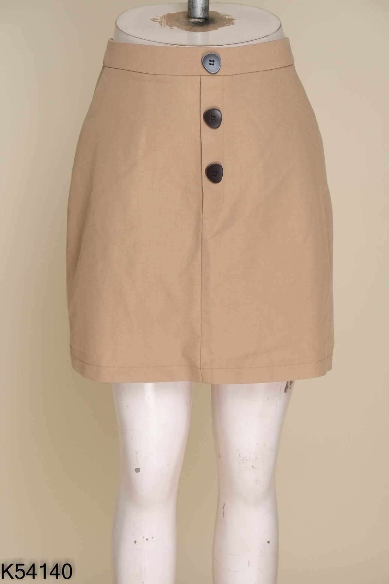 Chân váy nâu chữ ADORE DRESS