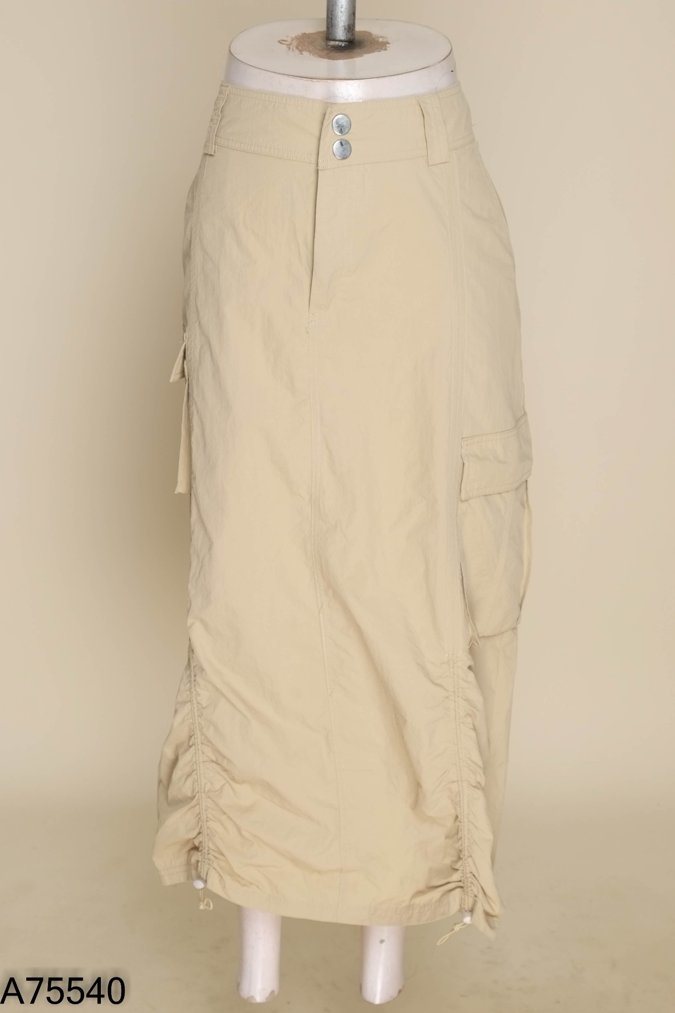 Chân váy dù be túi hộp