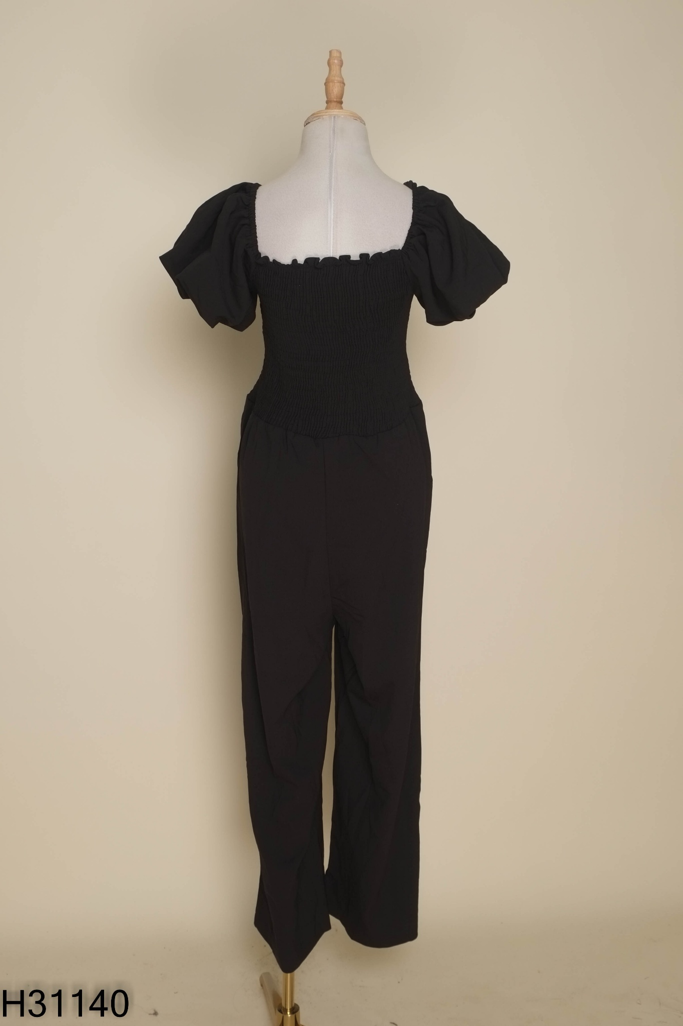 Jumpsuits đen chun tay phồng
