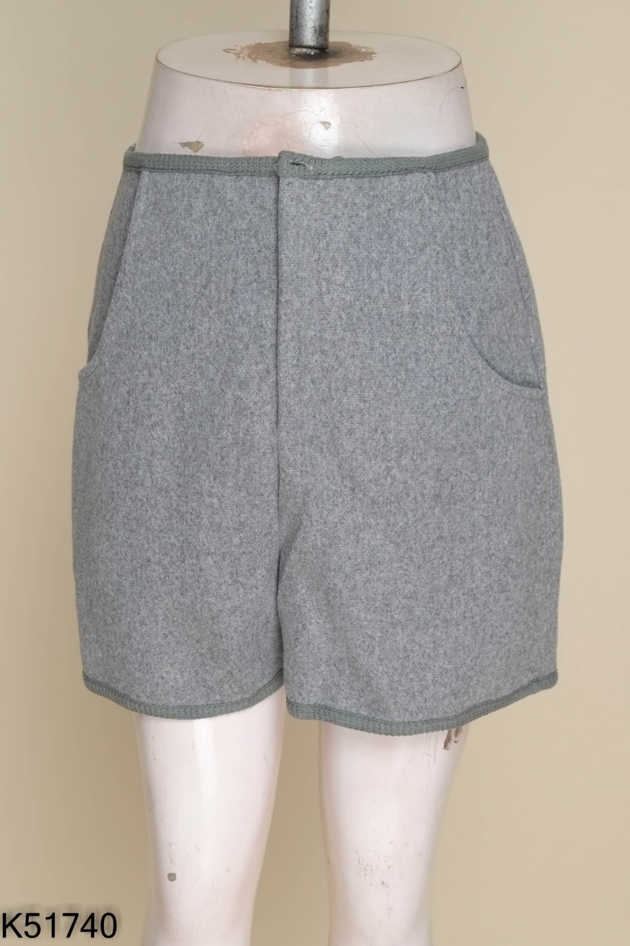 Chân váy dạ xám trơn