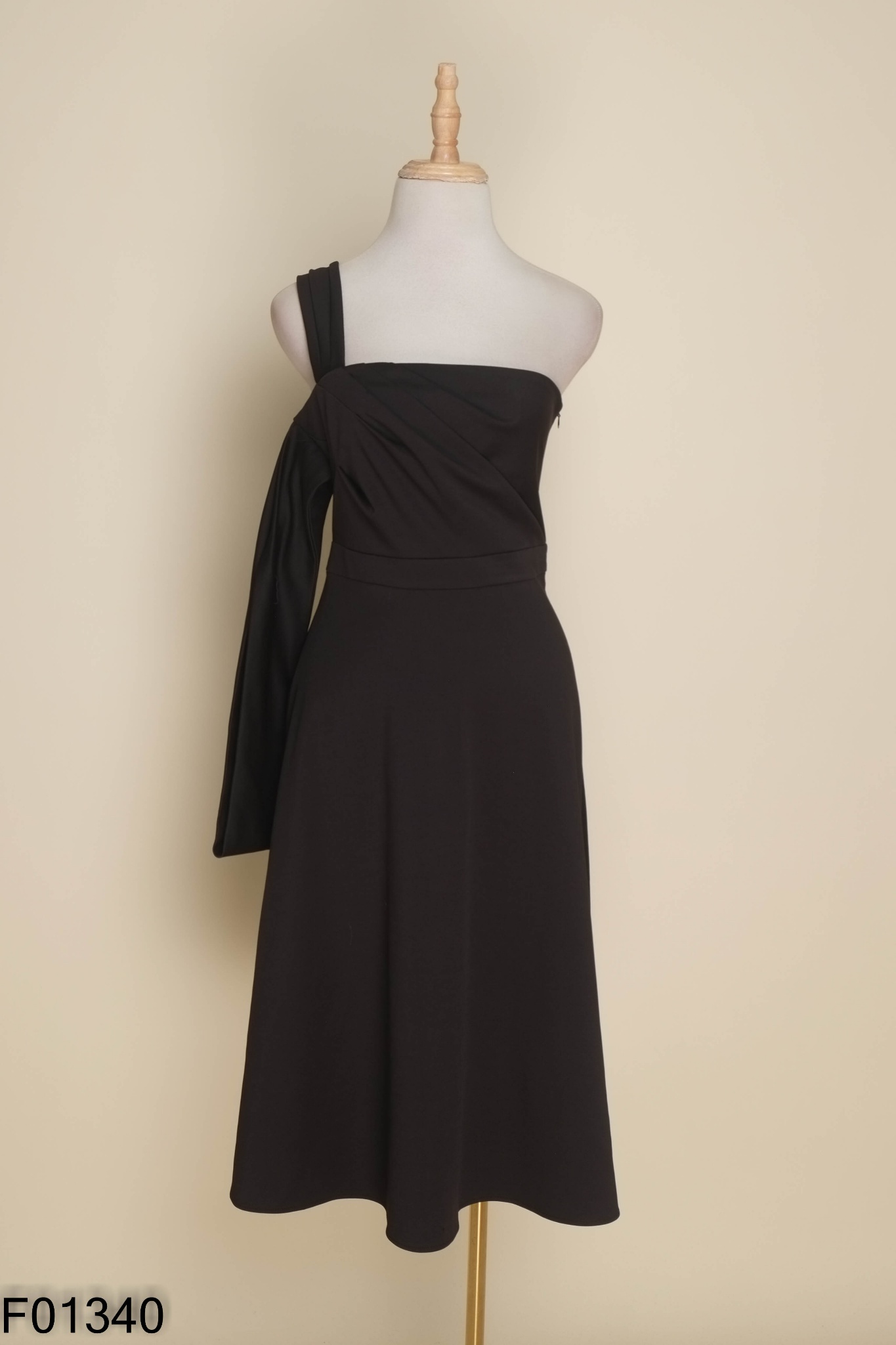 Váy đen lệch vai MAIIMER