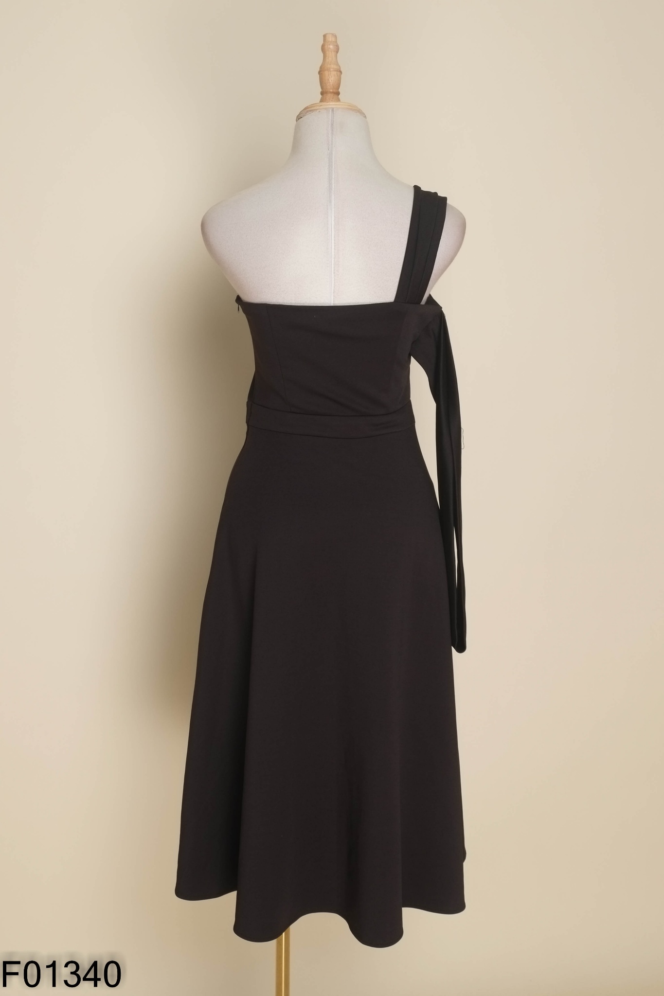 Váy đen lệch vai MAIIMER