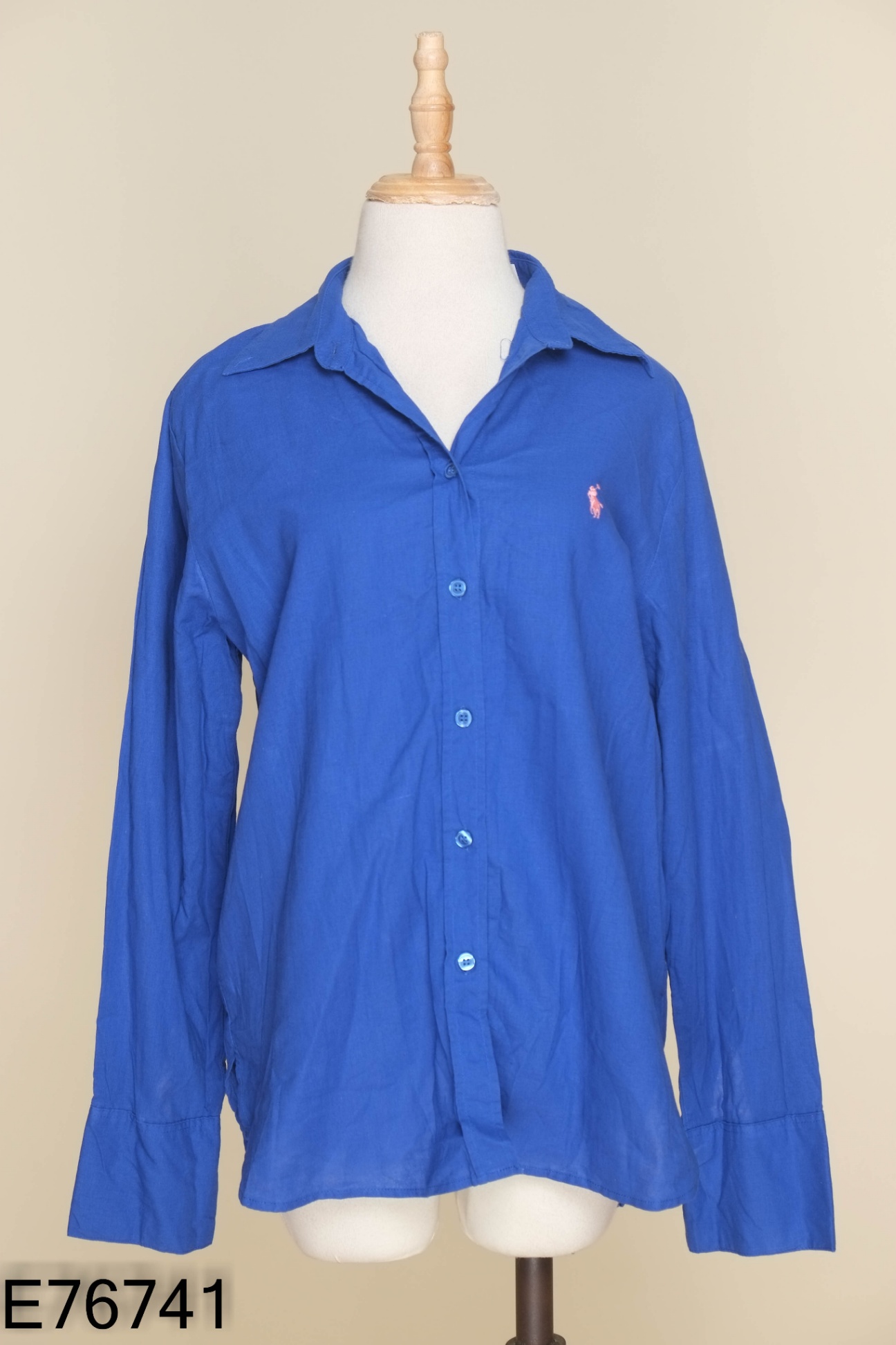 Áo sơ mi xanh thêu hình