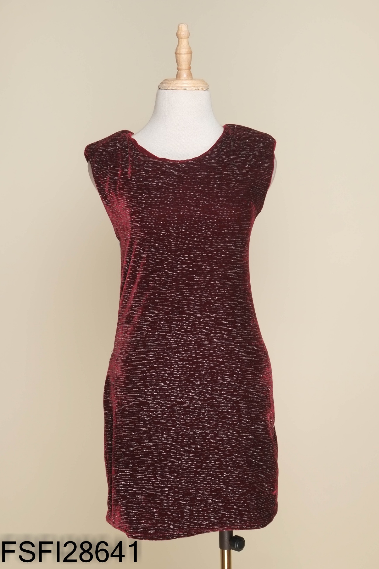 Váy nhung đỏ ánh nhũ