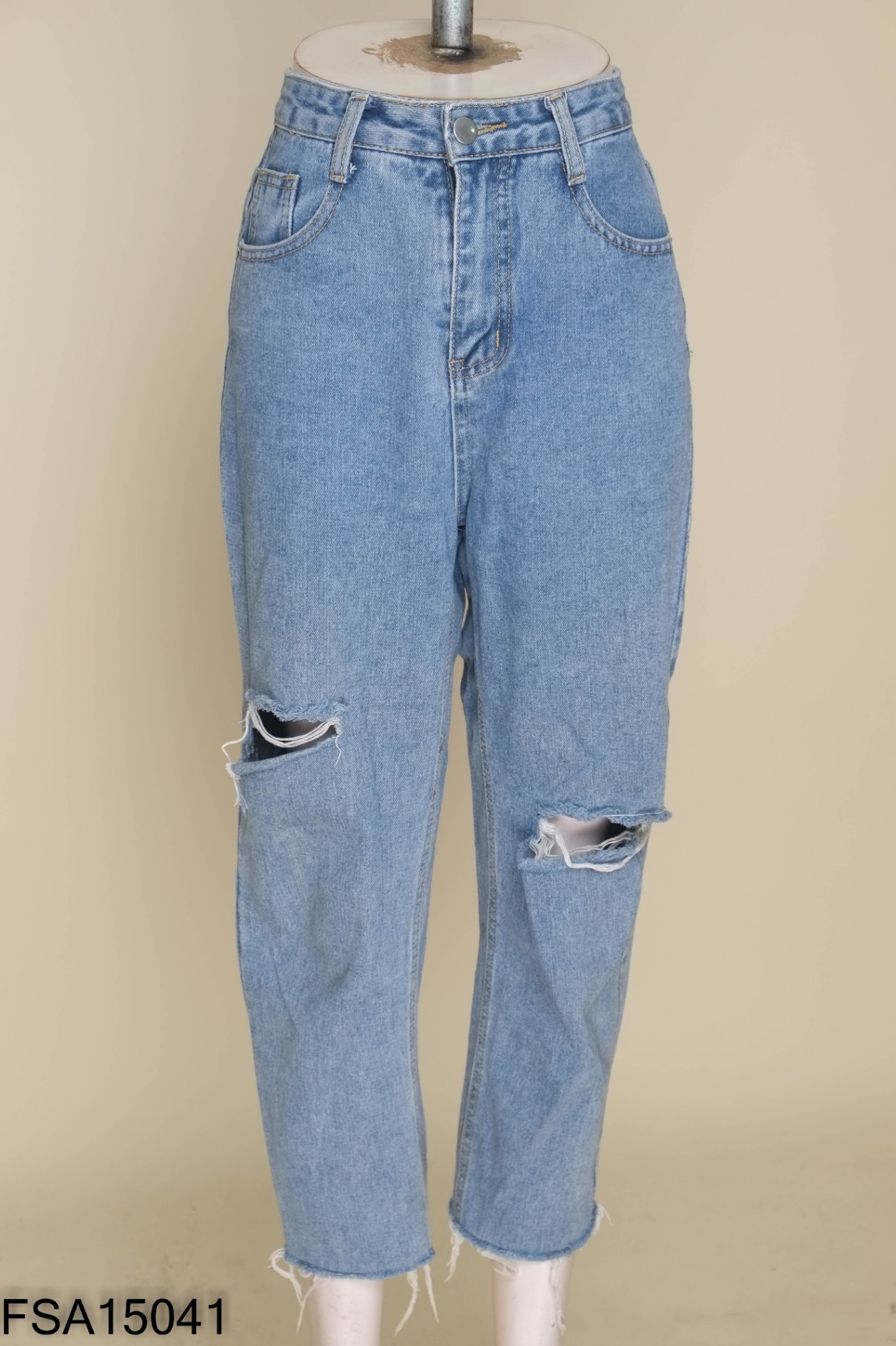 Quần jeans xanh tua rua