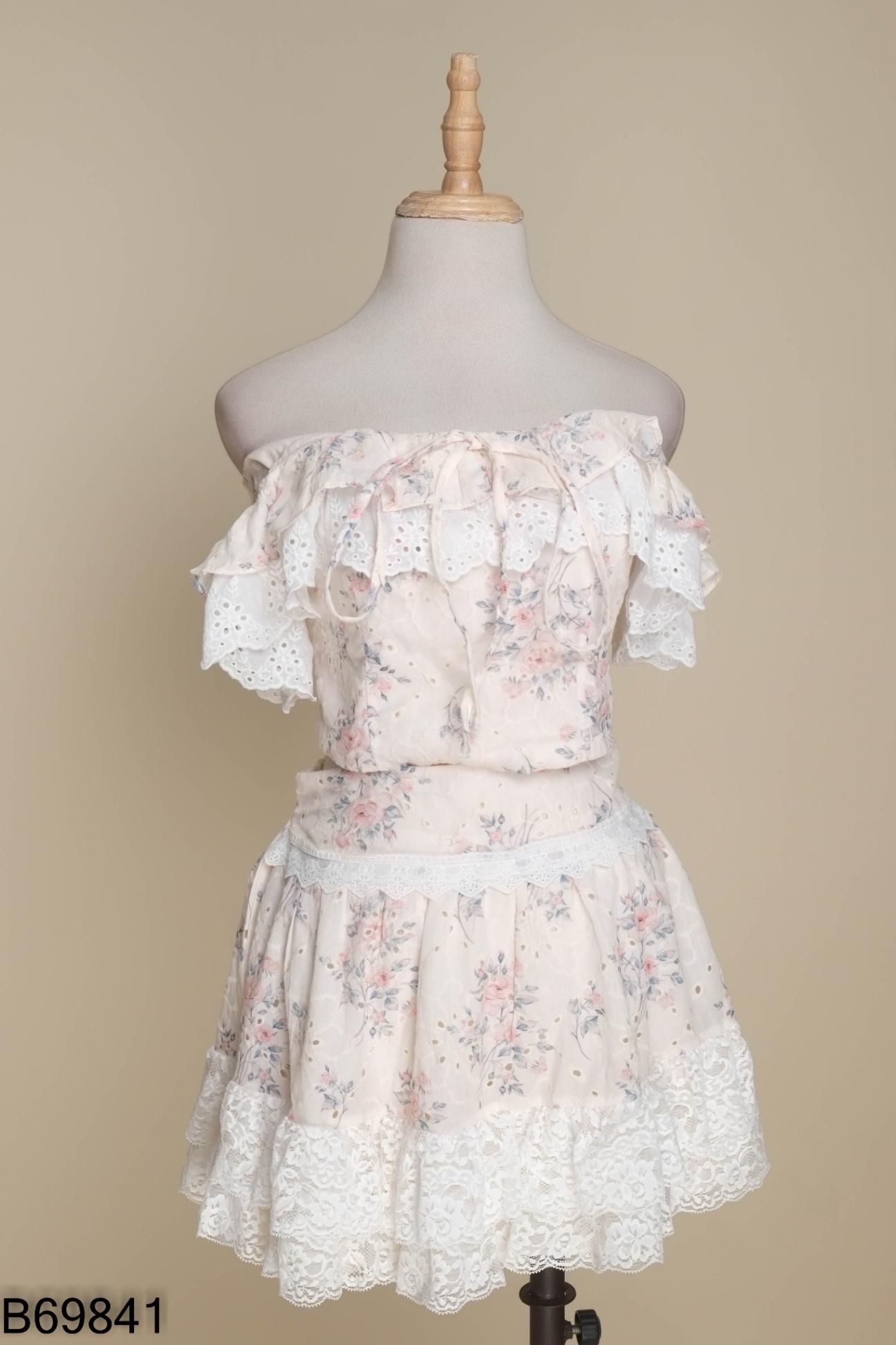 Set be hoạ tiết hoa áo kiểu + chân váy