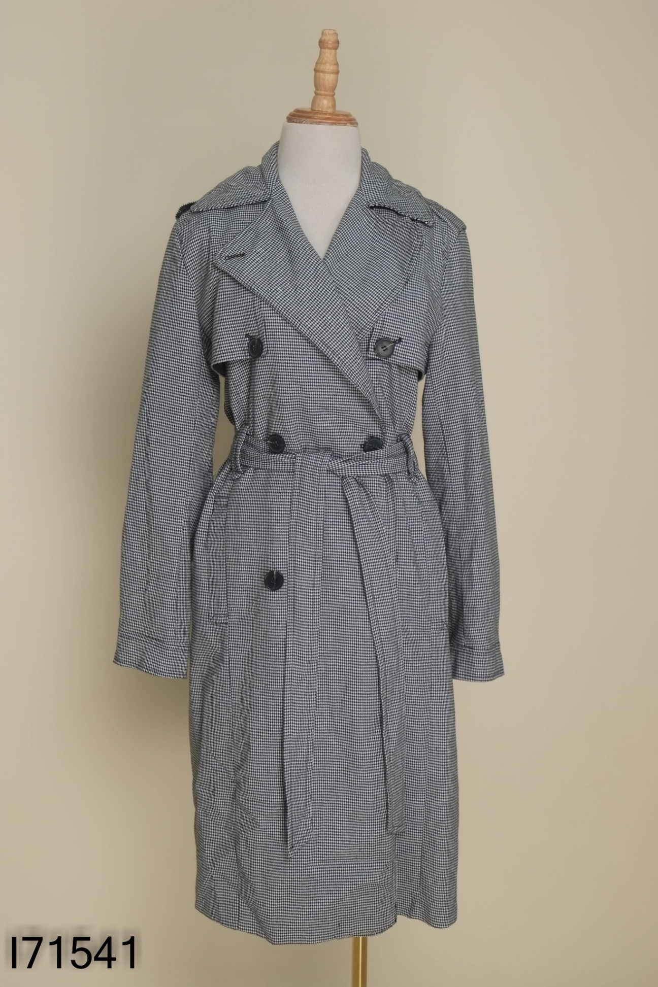 Áo khoác đen trắng dài kèm đai