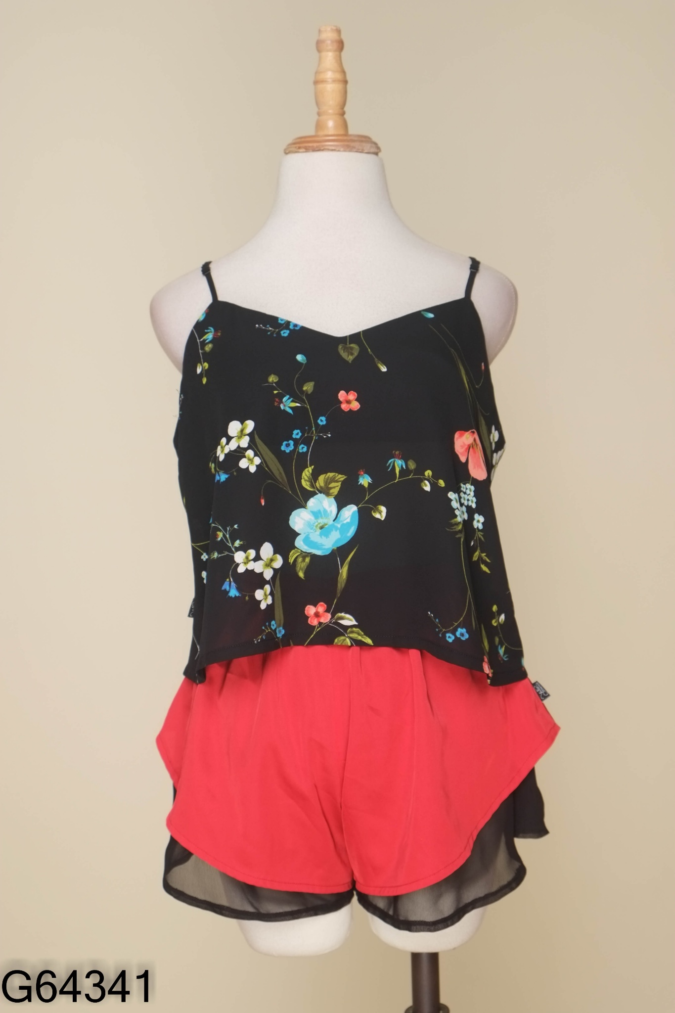 Set Áo hai dây đen hoa + quần lụa đỏ