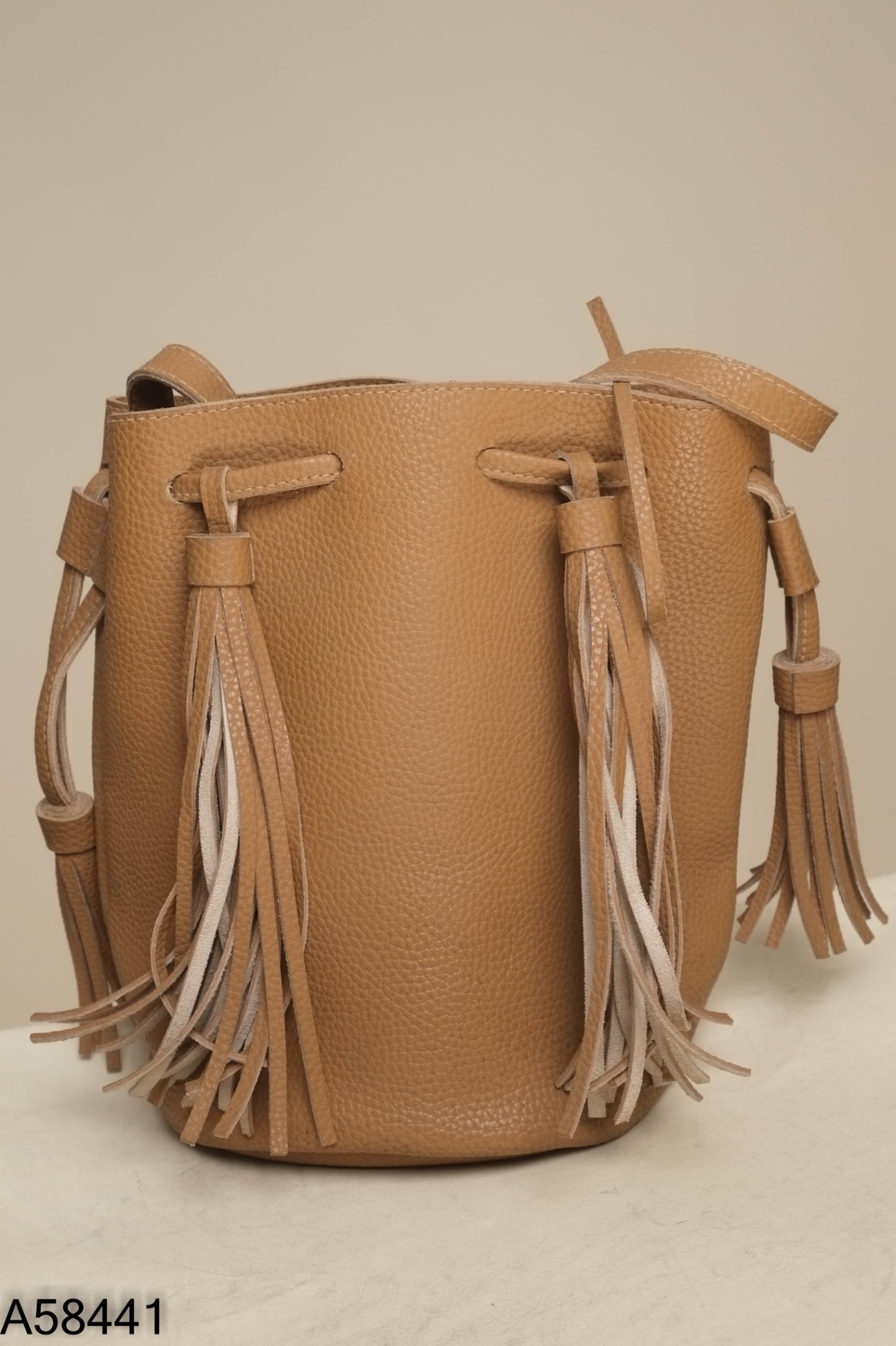 Túi xách nâu tua rua