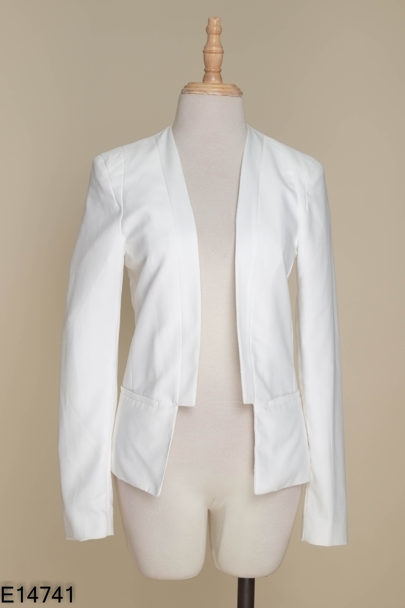 Áo khoác MANGO trắng trơn