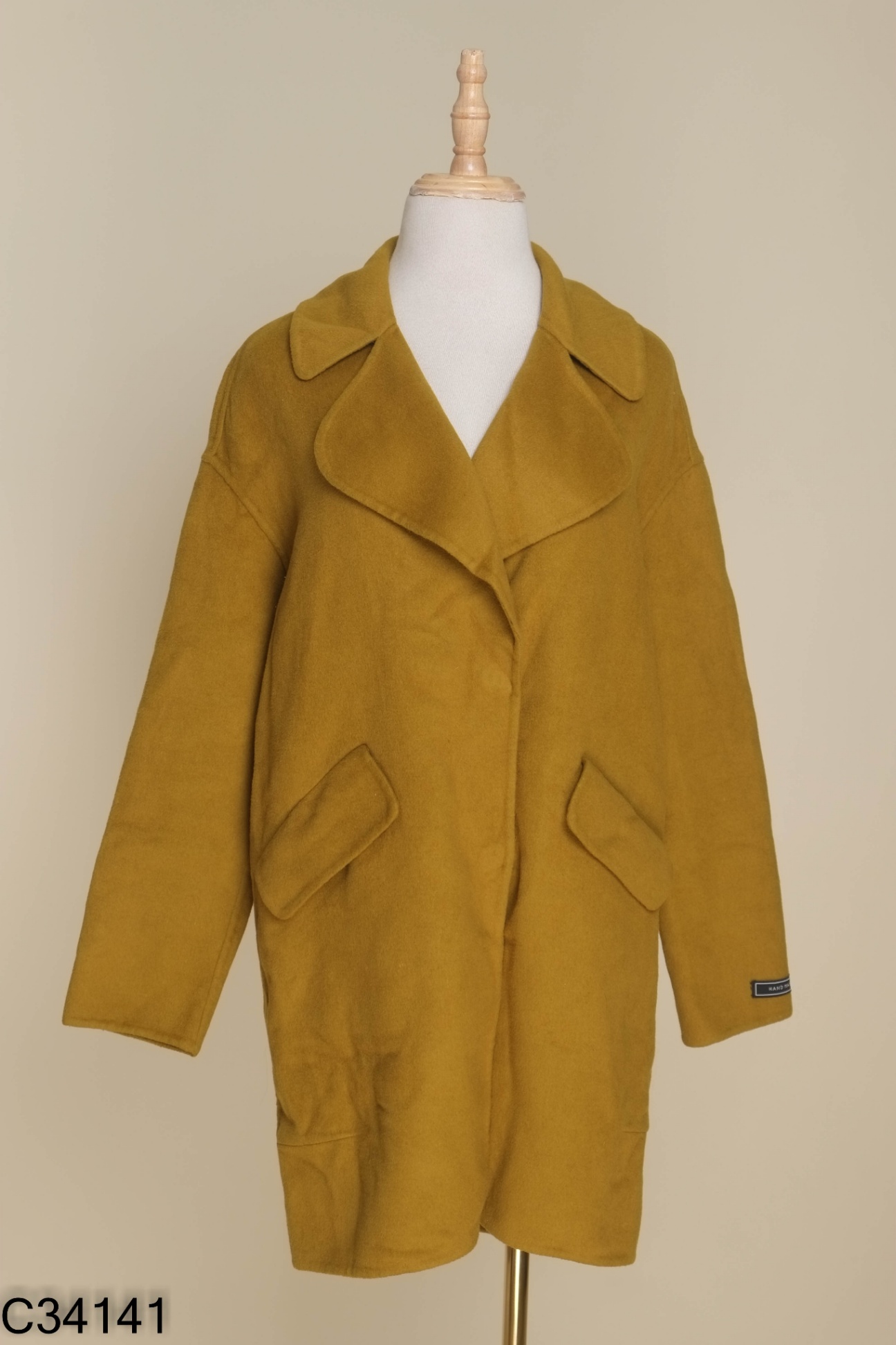 Áo khoác vàng dáng dài