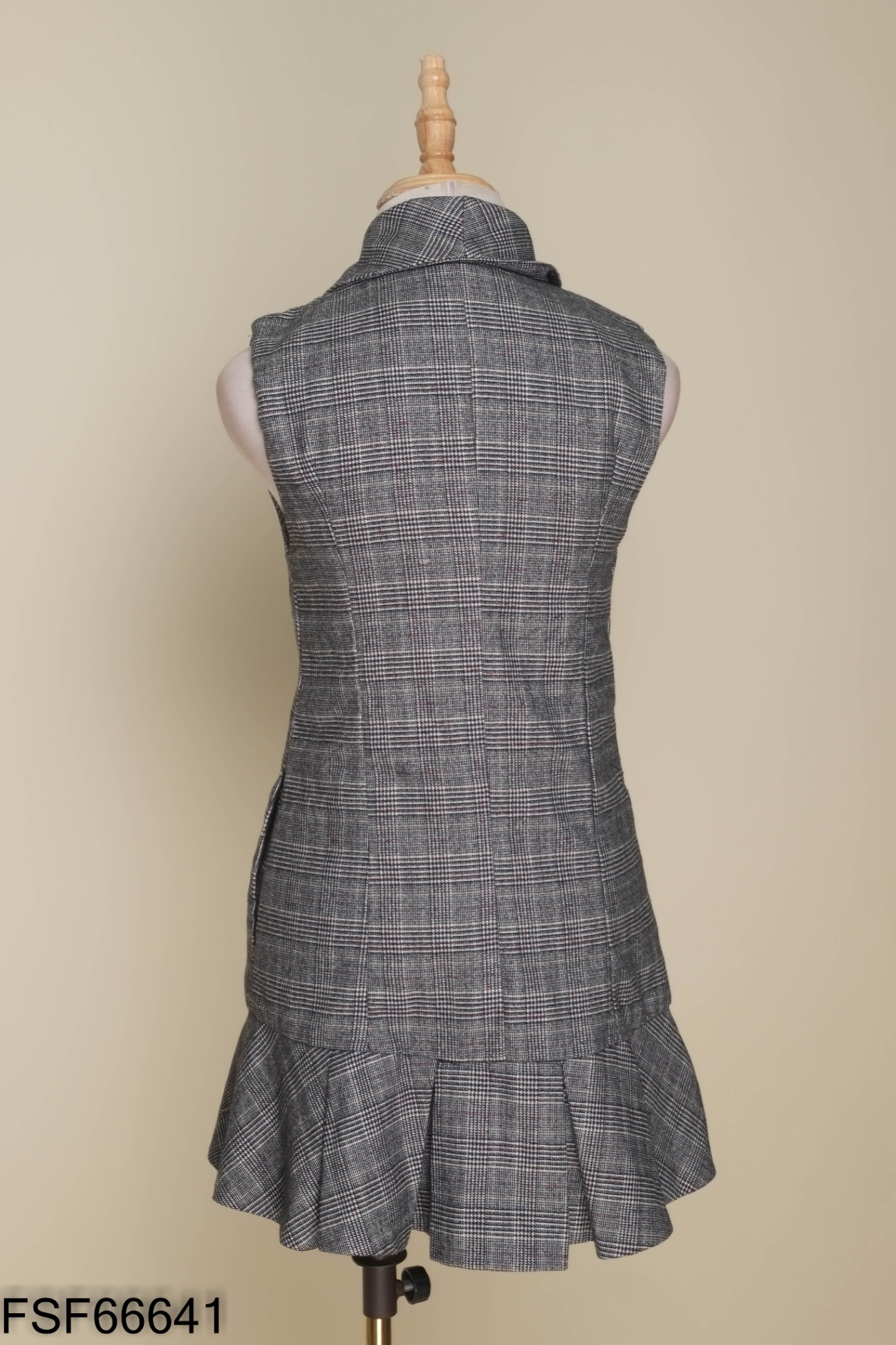 Áo khoác xám dài sát nách