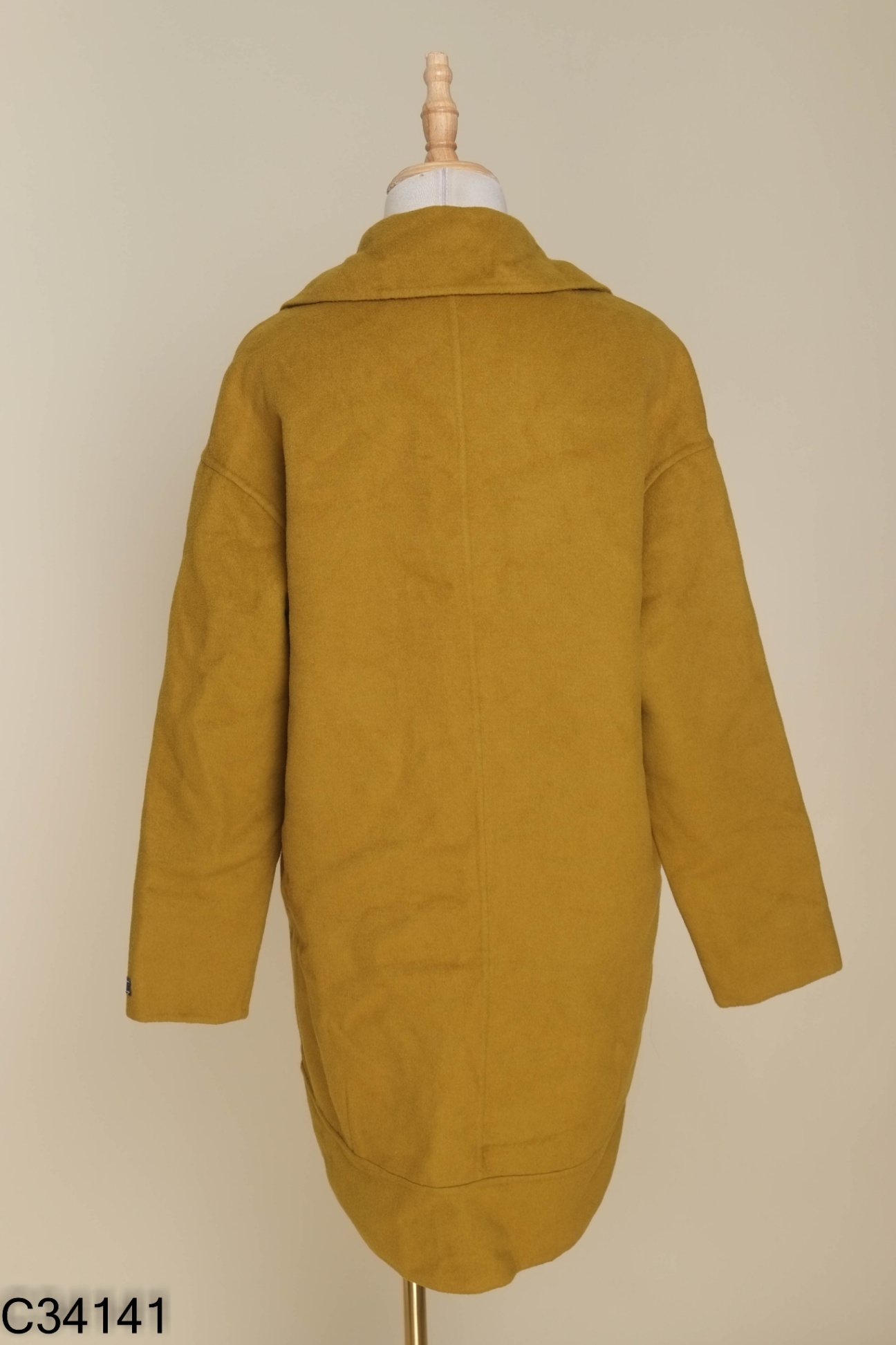 Áo khoác vàng dáng dài