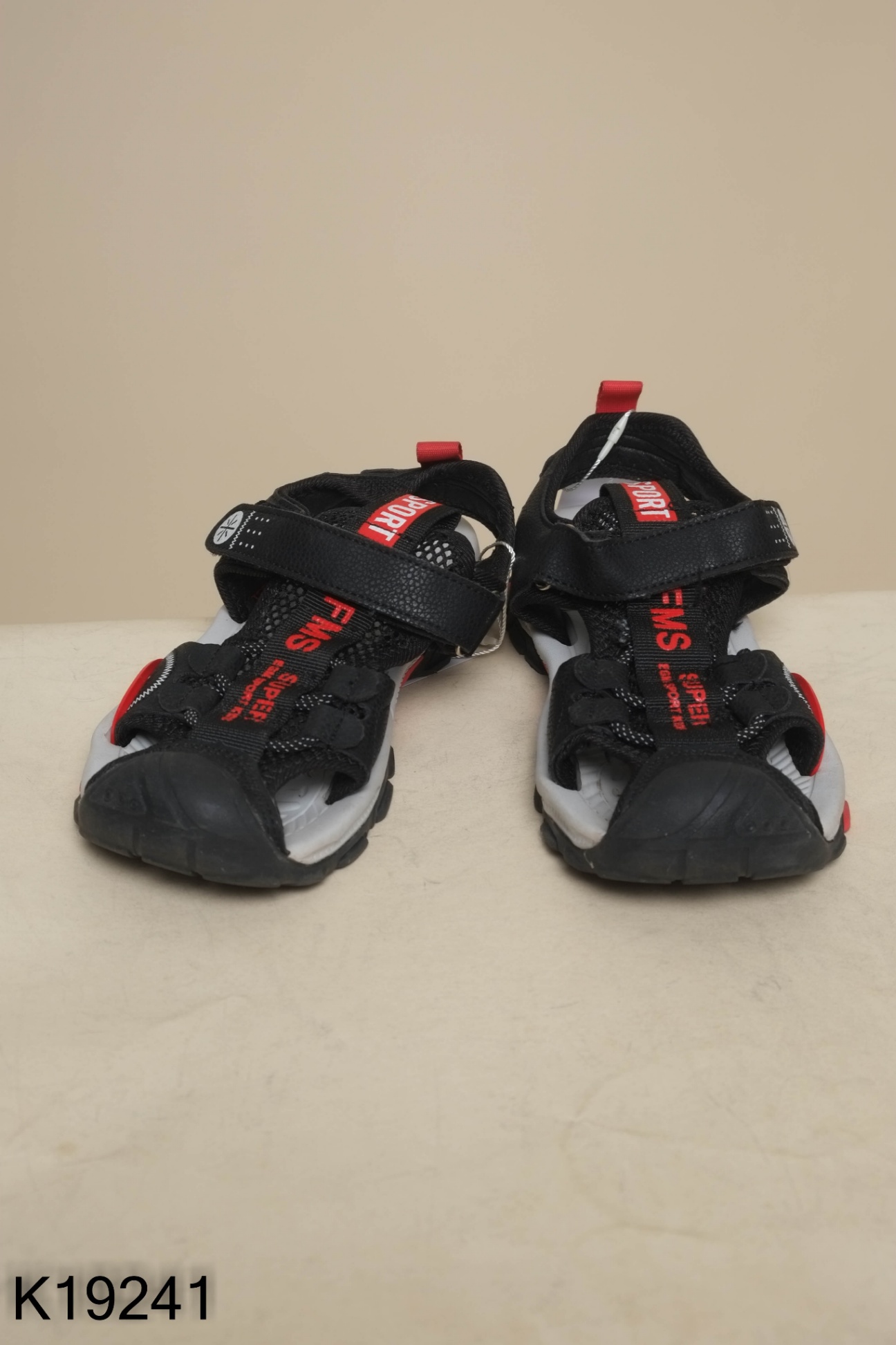 Dép quai đen phối đỏ đế xám