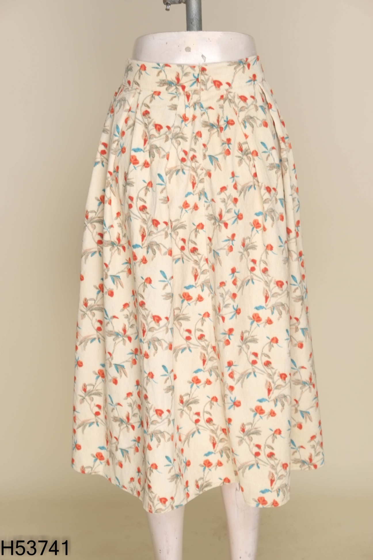 Chân váy MONKEY be phối họa tiết hoa đỏ