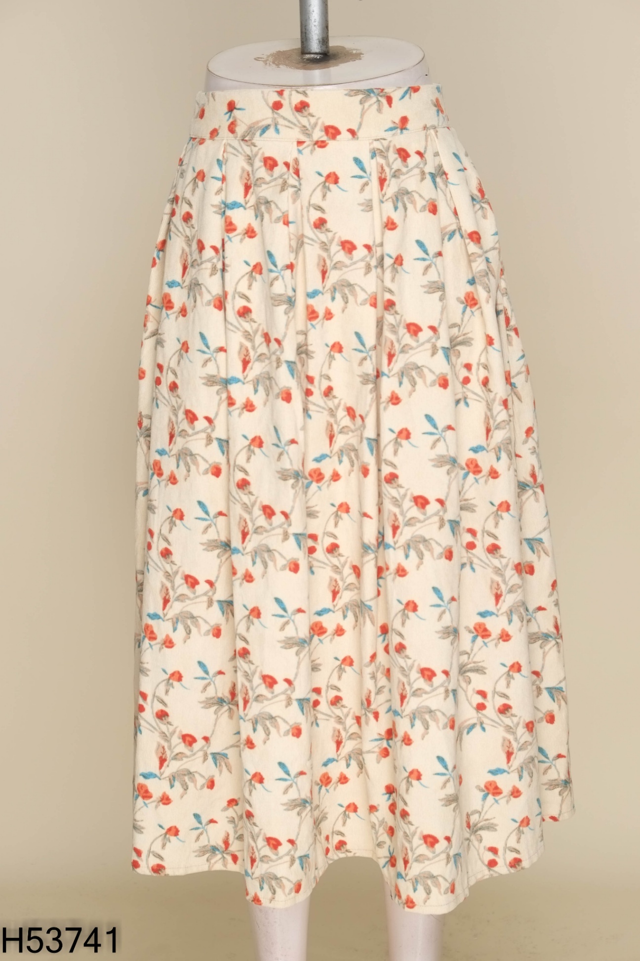 Chân váy MONKEY be phối họa tiết hoa đỏ