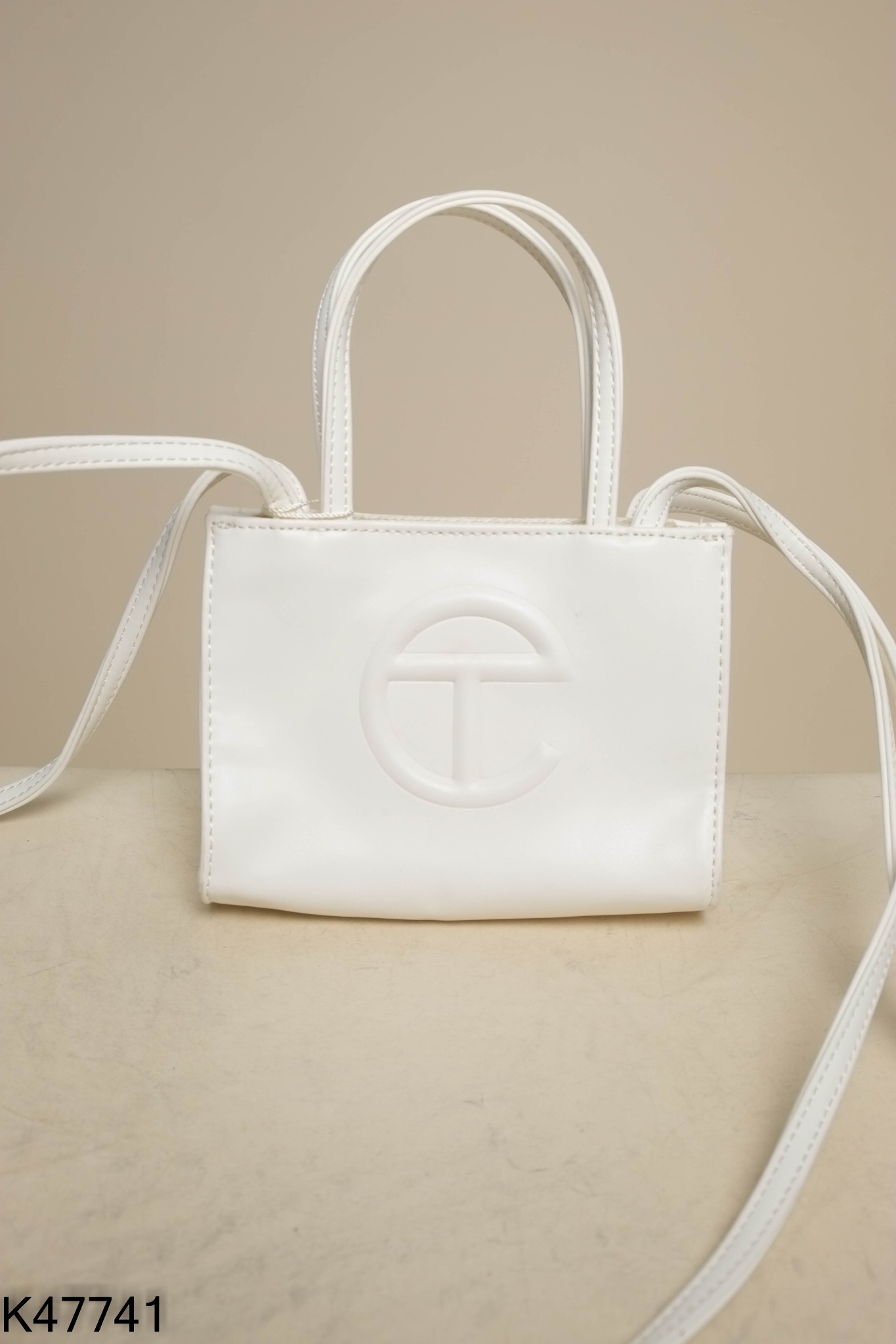 Túi trắng dập họa tiết