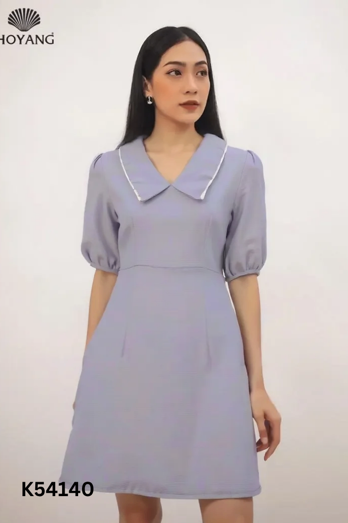 Váy xanh viền cổ trắng