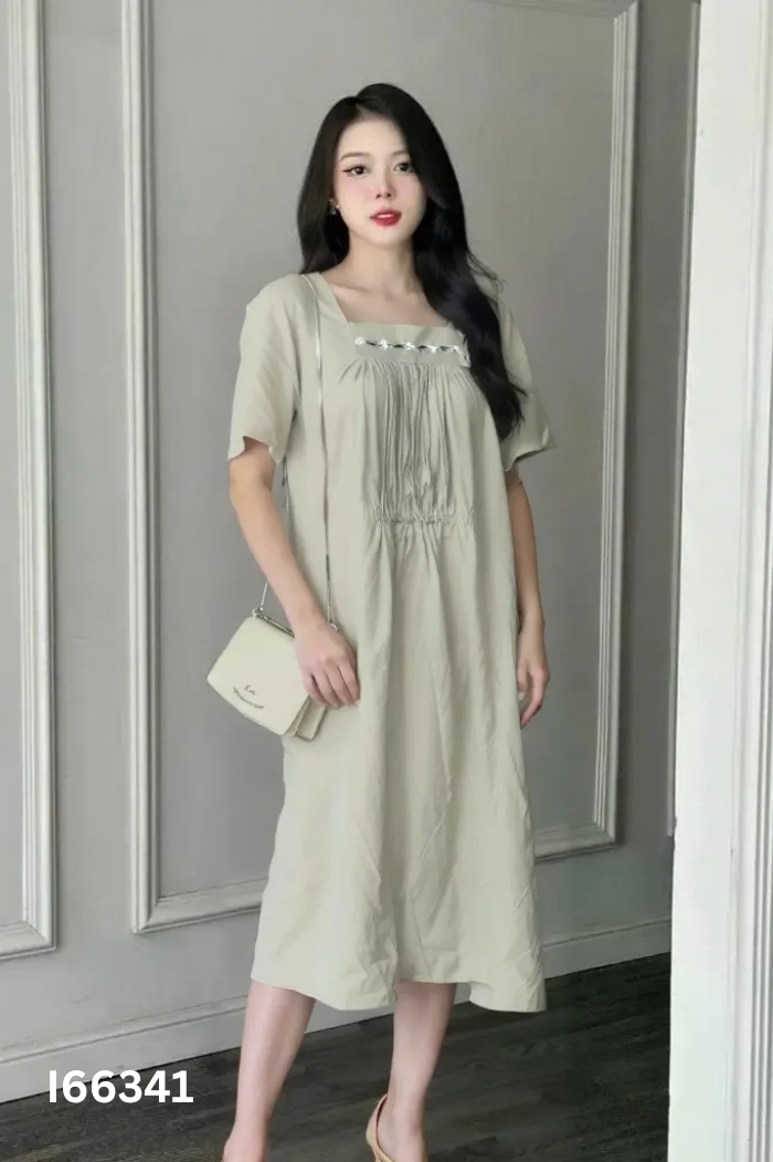 Váy xanh thêu hoa