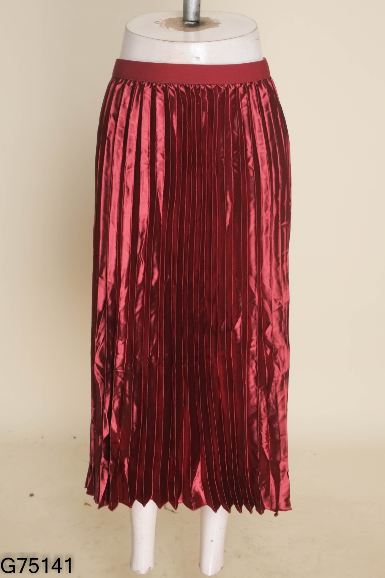 Chân váy SHEIN lụa đỏ xếp ly