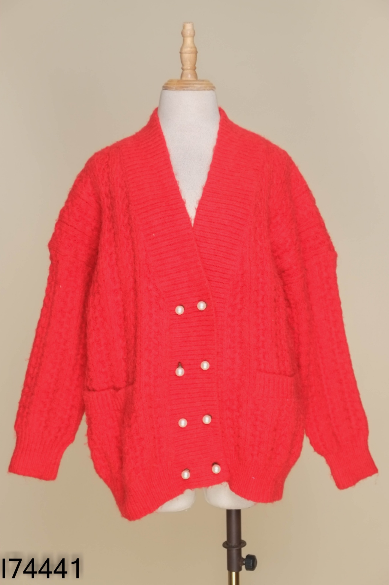 Cardigan len đỏ cúc ngọc