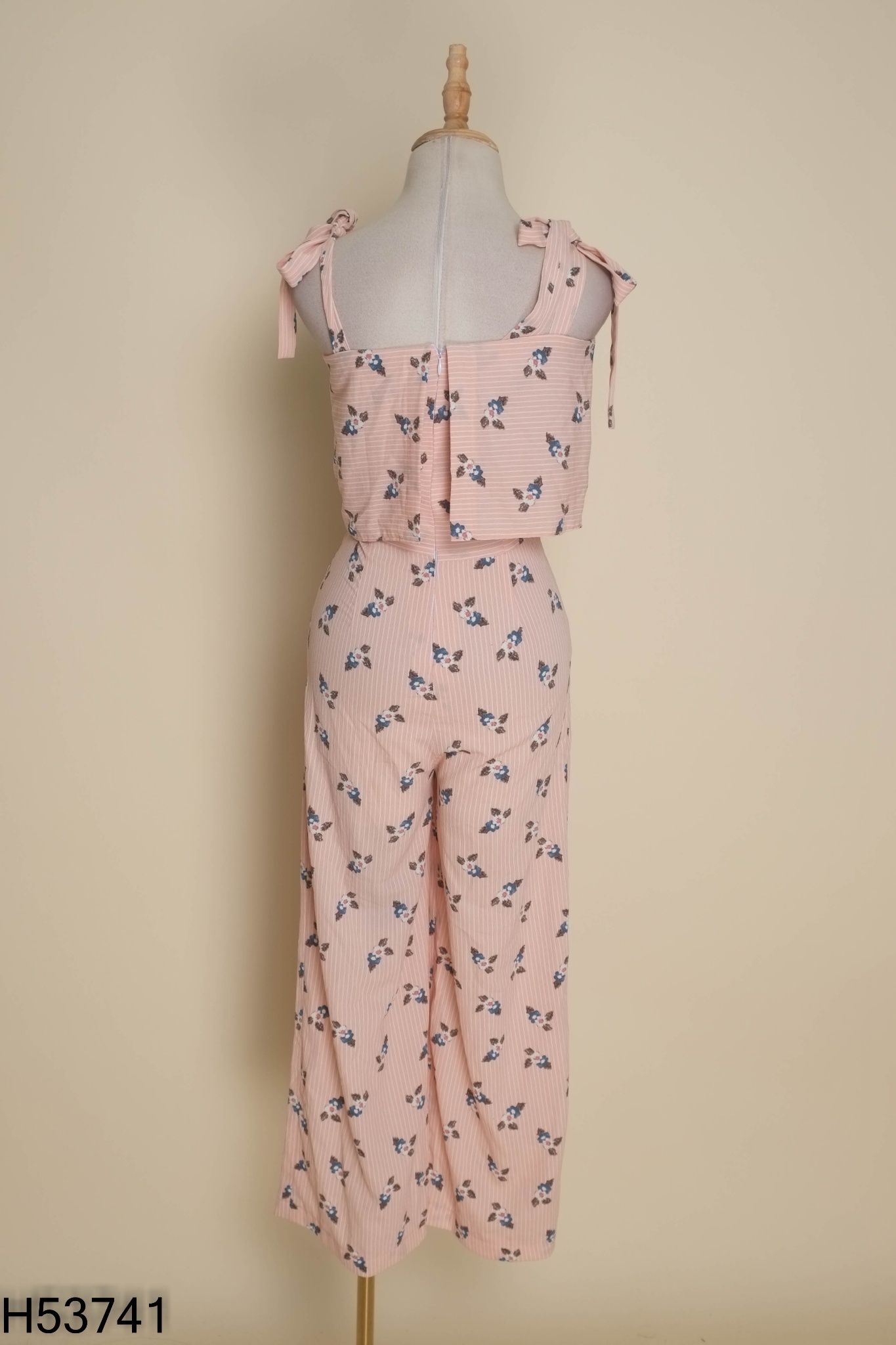 Jumpsuits hồng họa tiết kẻ trắng và hoa