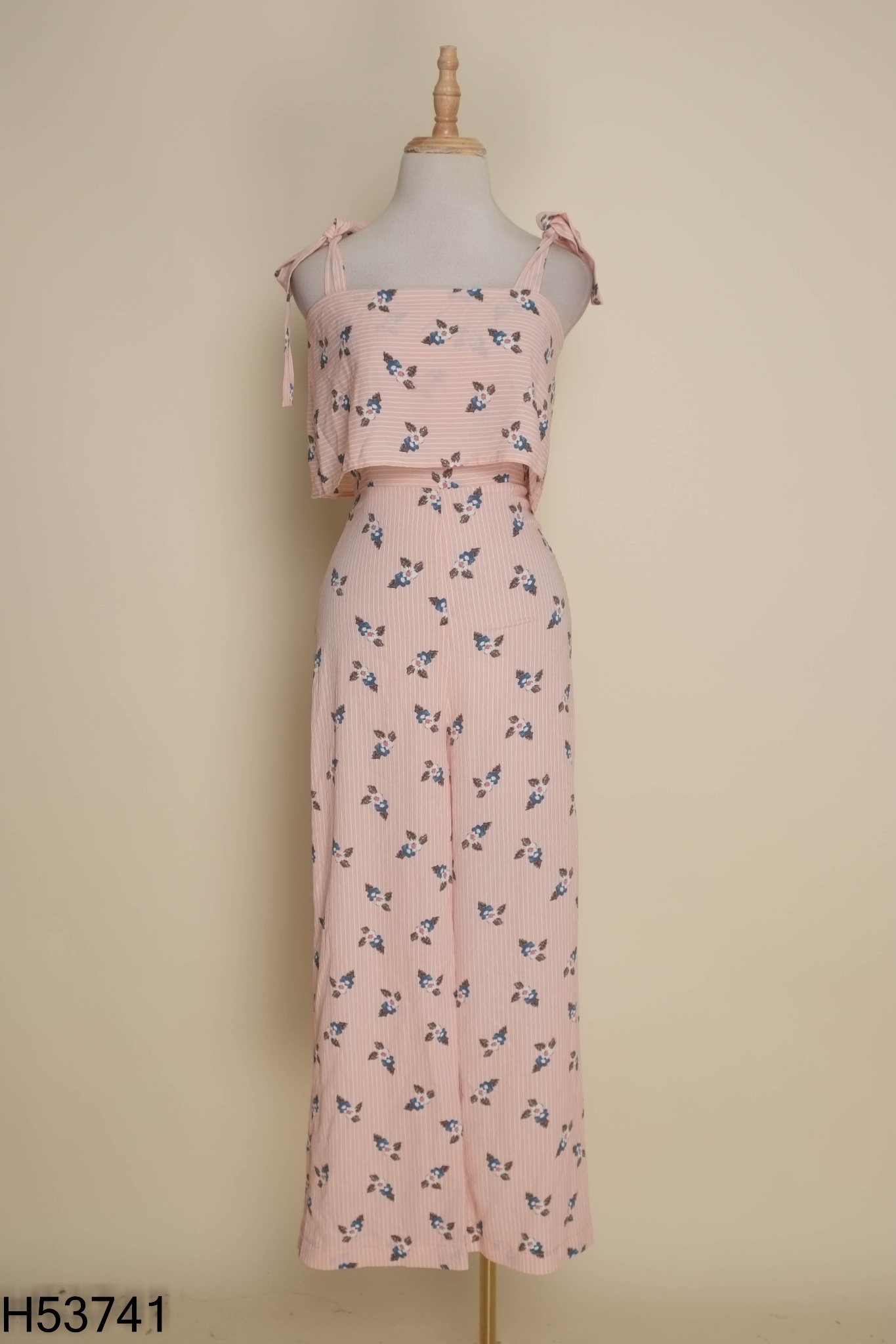 Jumpsuits hồng họa tiết kẻ trắng và hoa