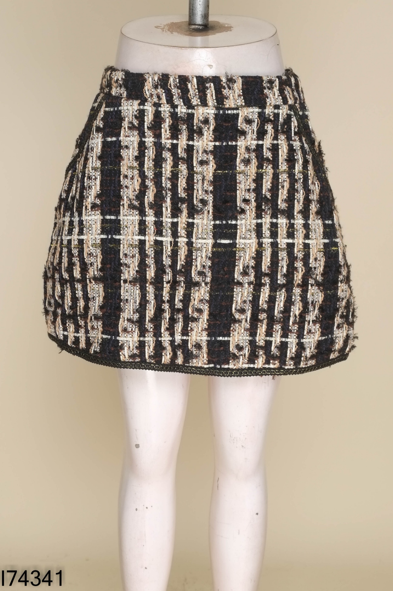 Chân váy dạ be phối đen