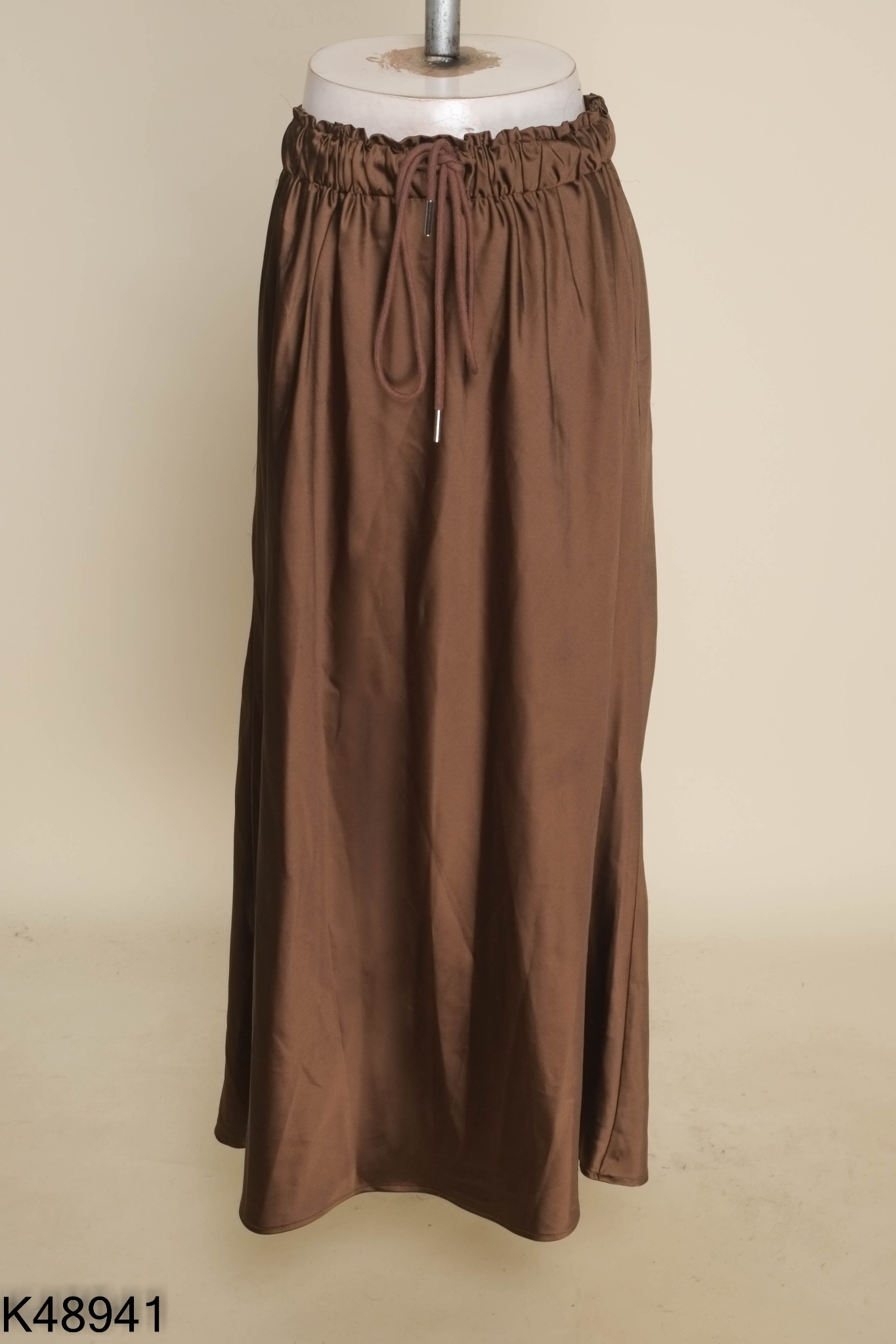 Chân váy lụa nâu eo chun