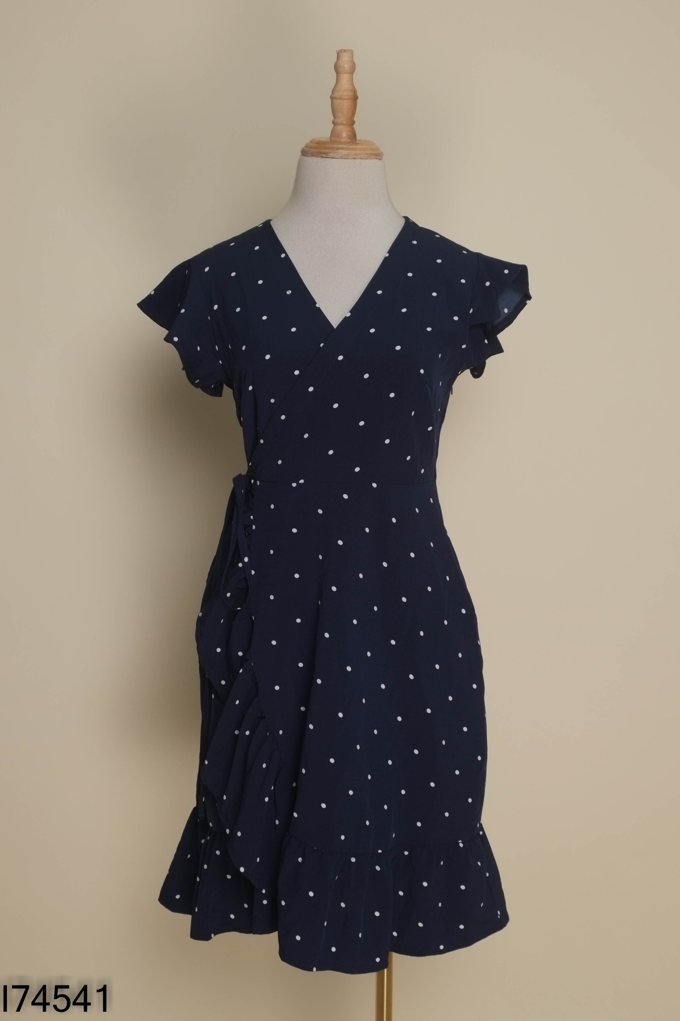 Váy xanh than chấm bi