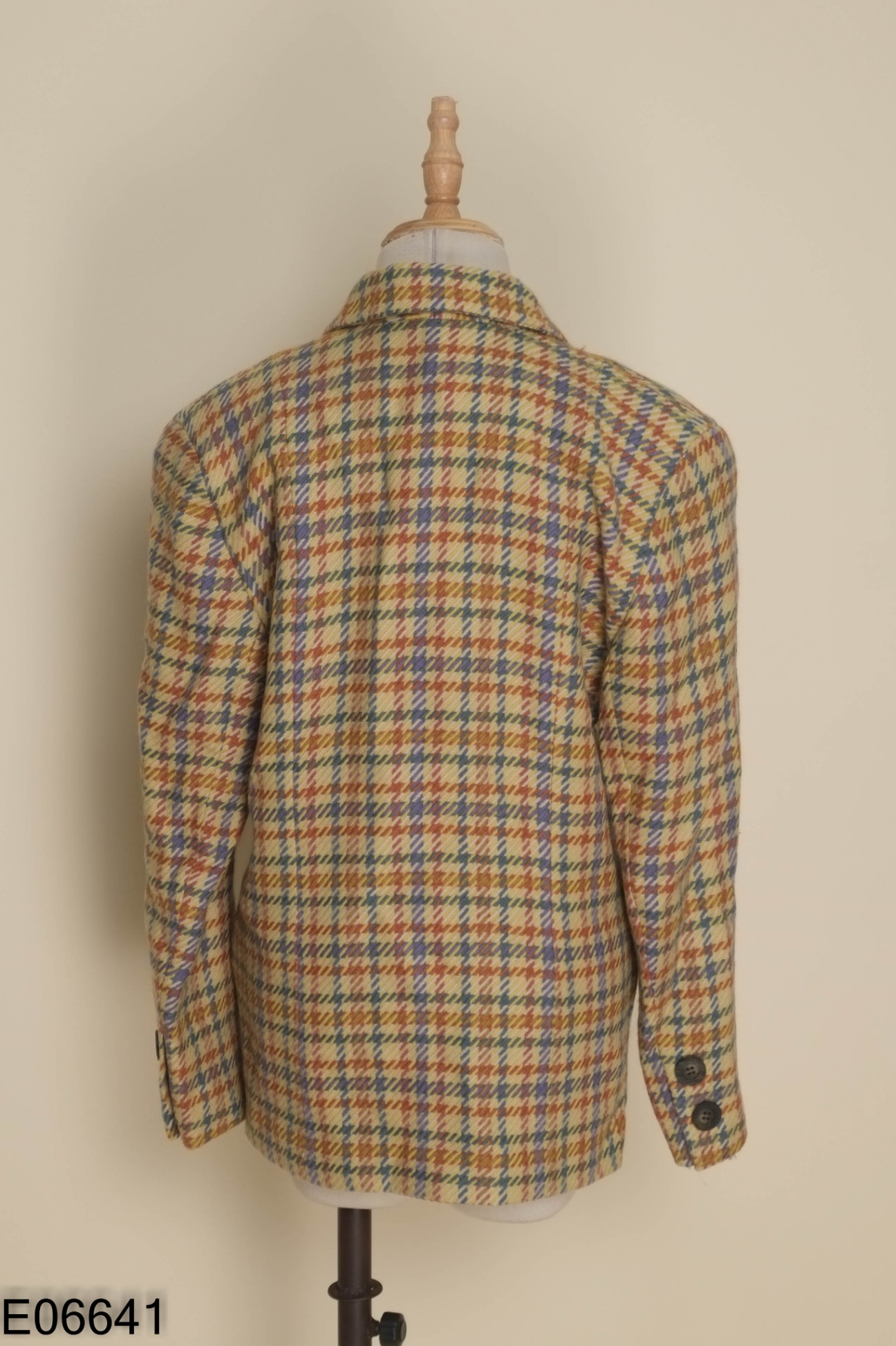 Áo dạ be kẻ cổ vest