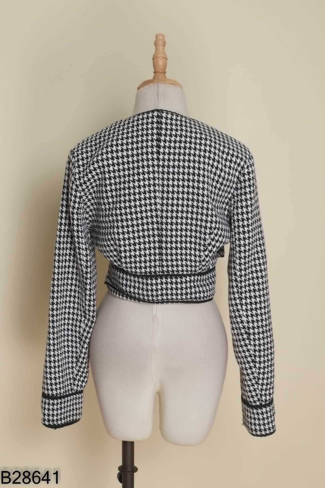 Áo dạ tweed trắng phôi đen ziczac